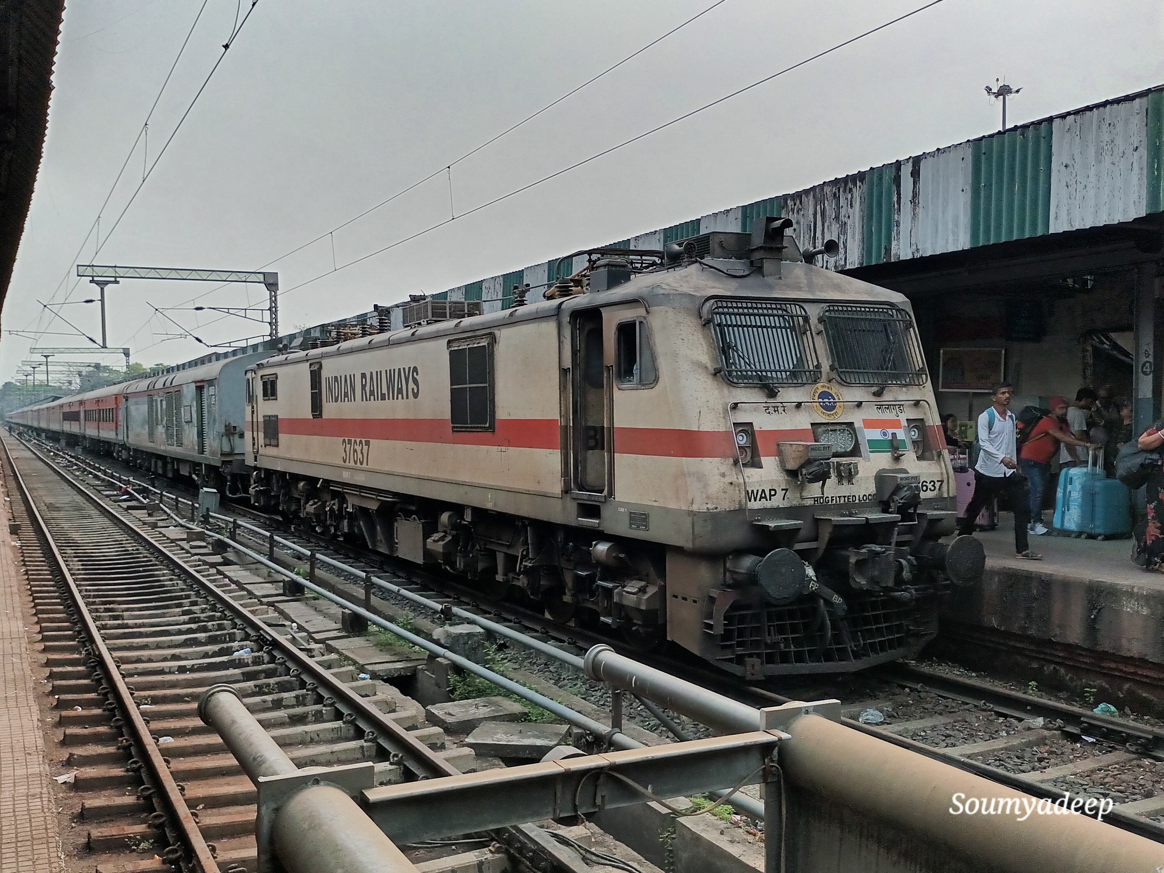 31627 Sealdah - Ranaghat Local photo 1