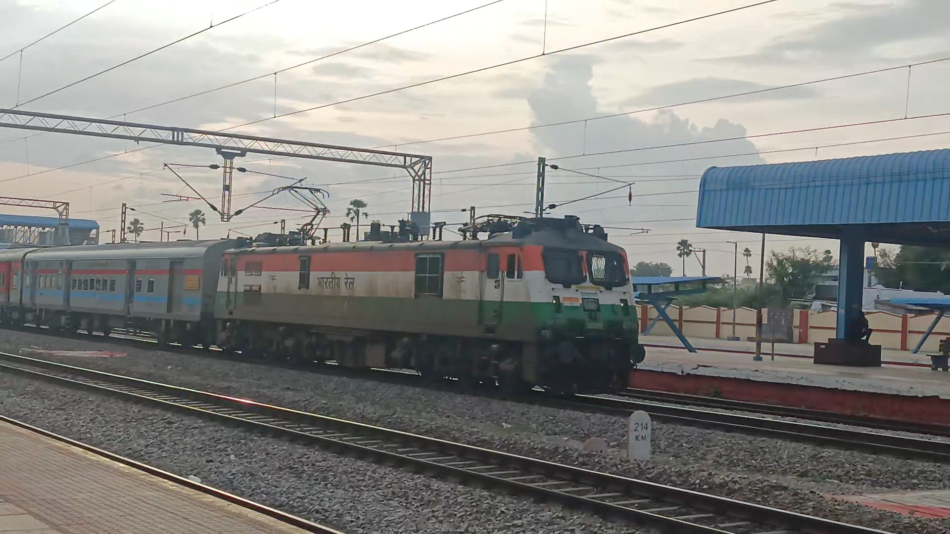 22905 Okha - Shalimar Weekly SF Express photo 2