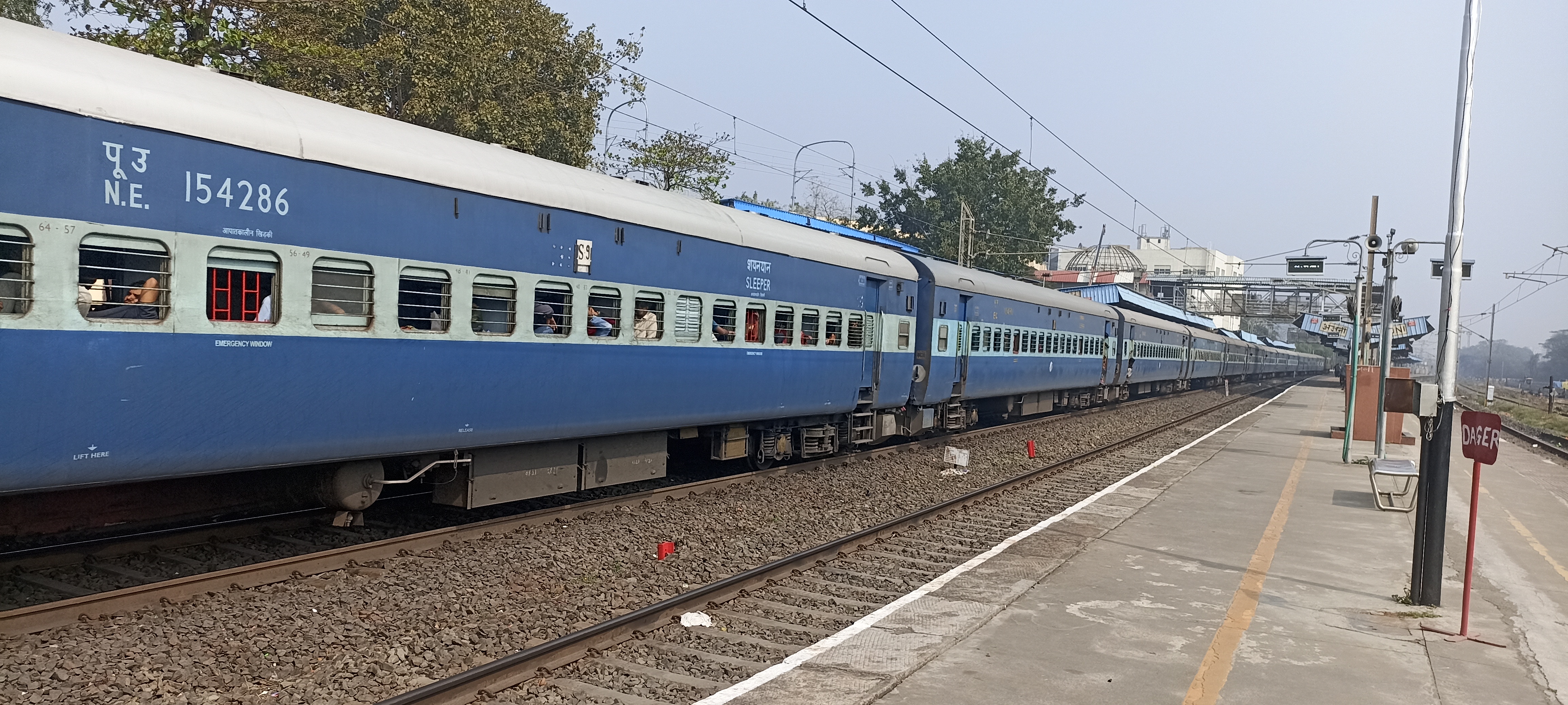 68763 Rajim - Raipur MEMU photo 3