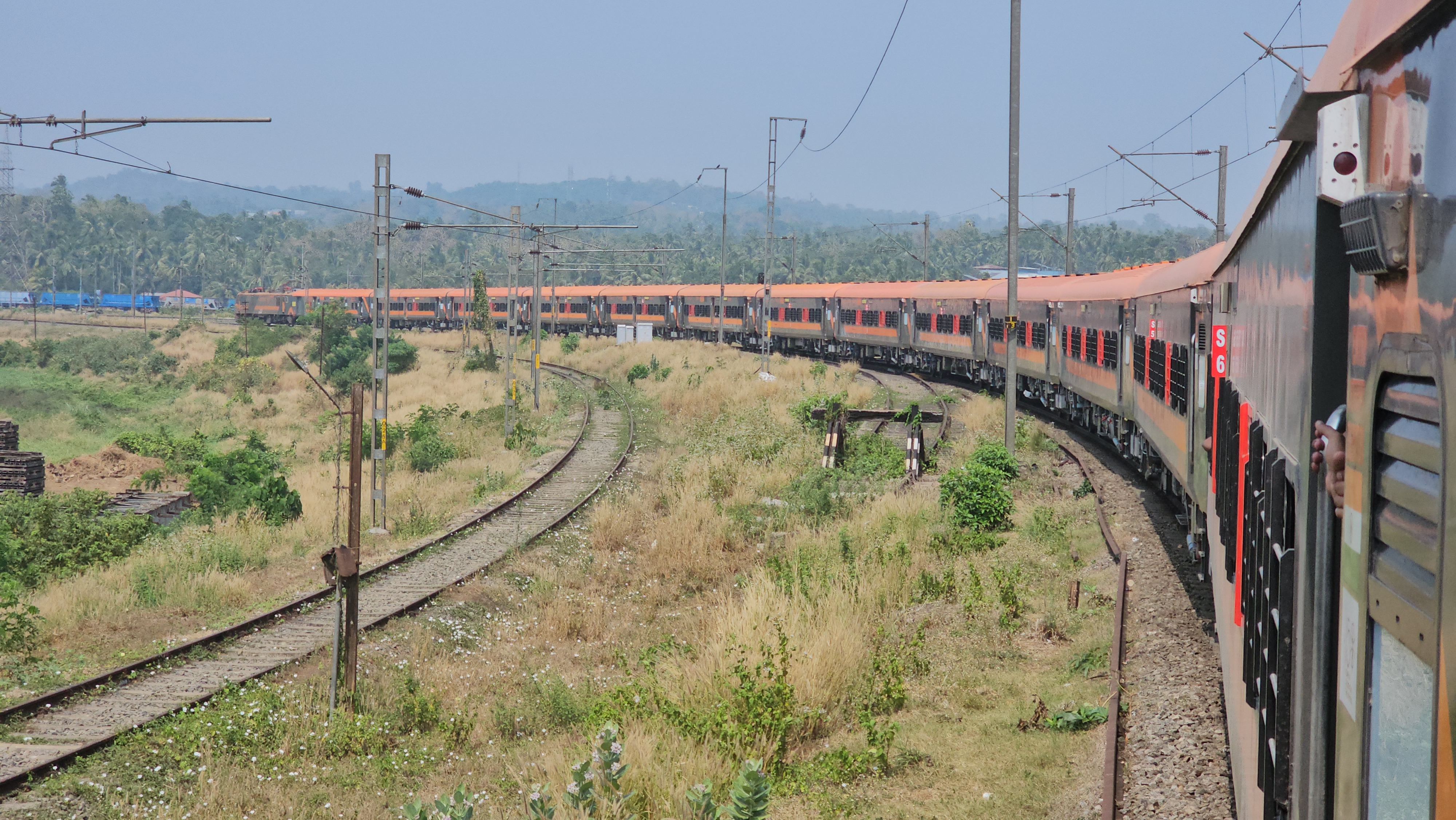 64422 New Delhi - Ghaziabad EMU photo 7