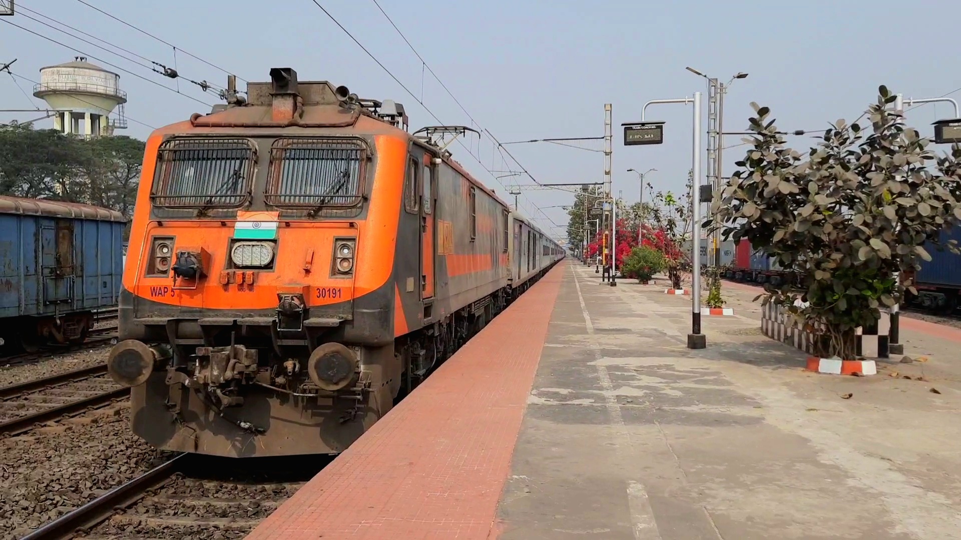 95615 TL49 / Mumbai CSMT - Titvala Fast Local photo 5