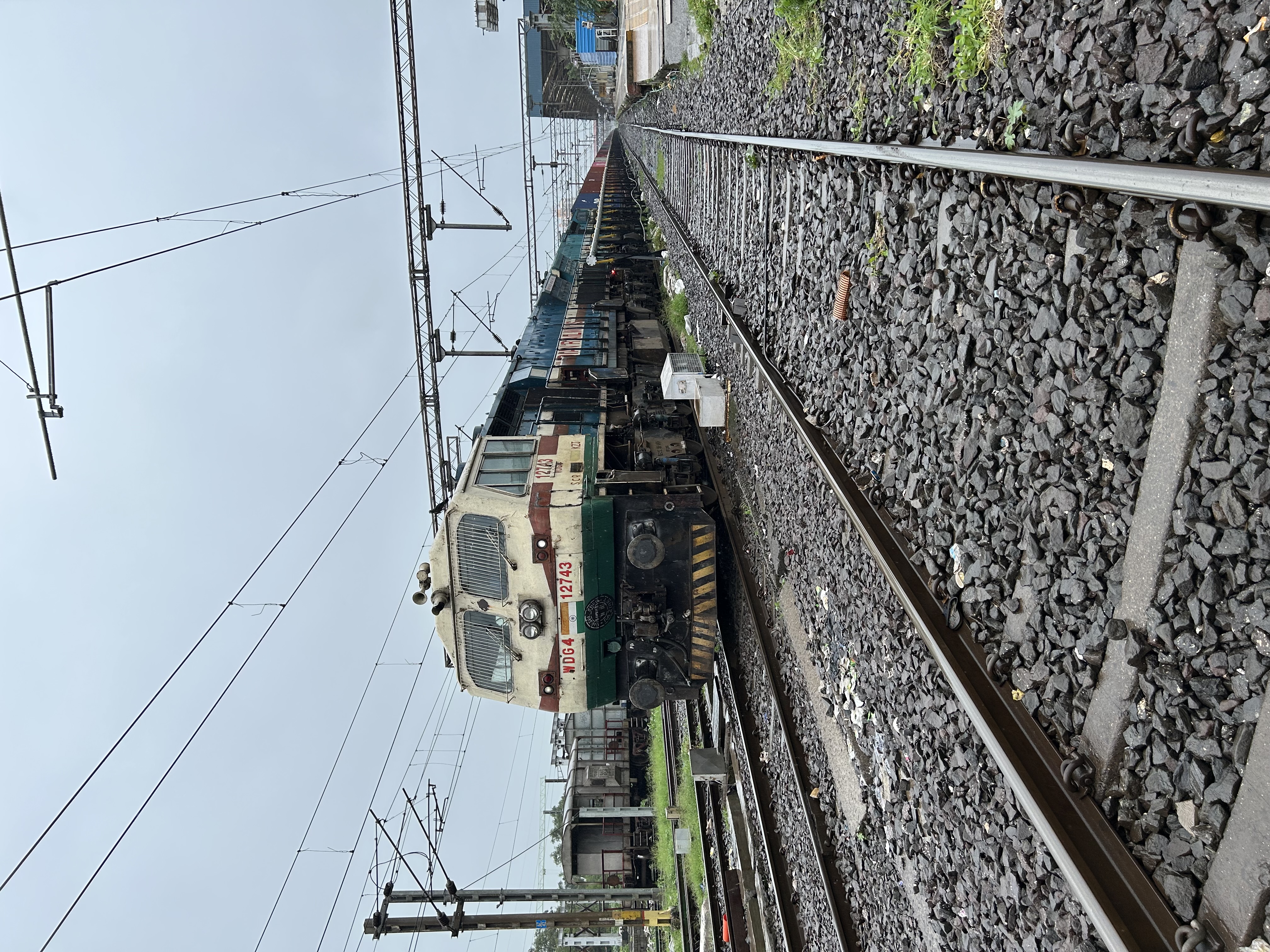 31215 Sealdah - Barrackpore Galloping Local photo 3
