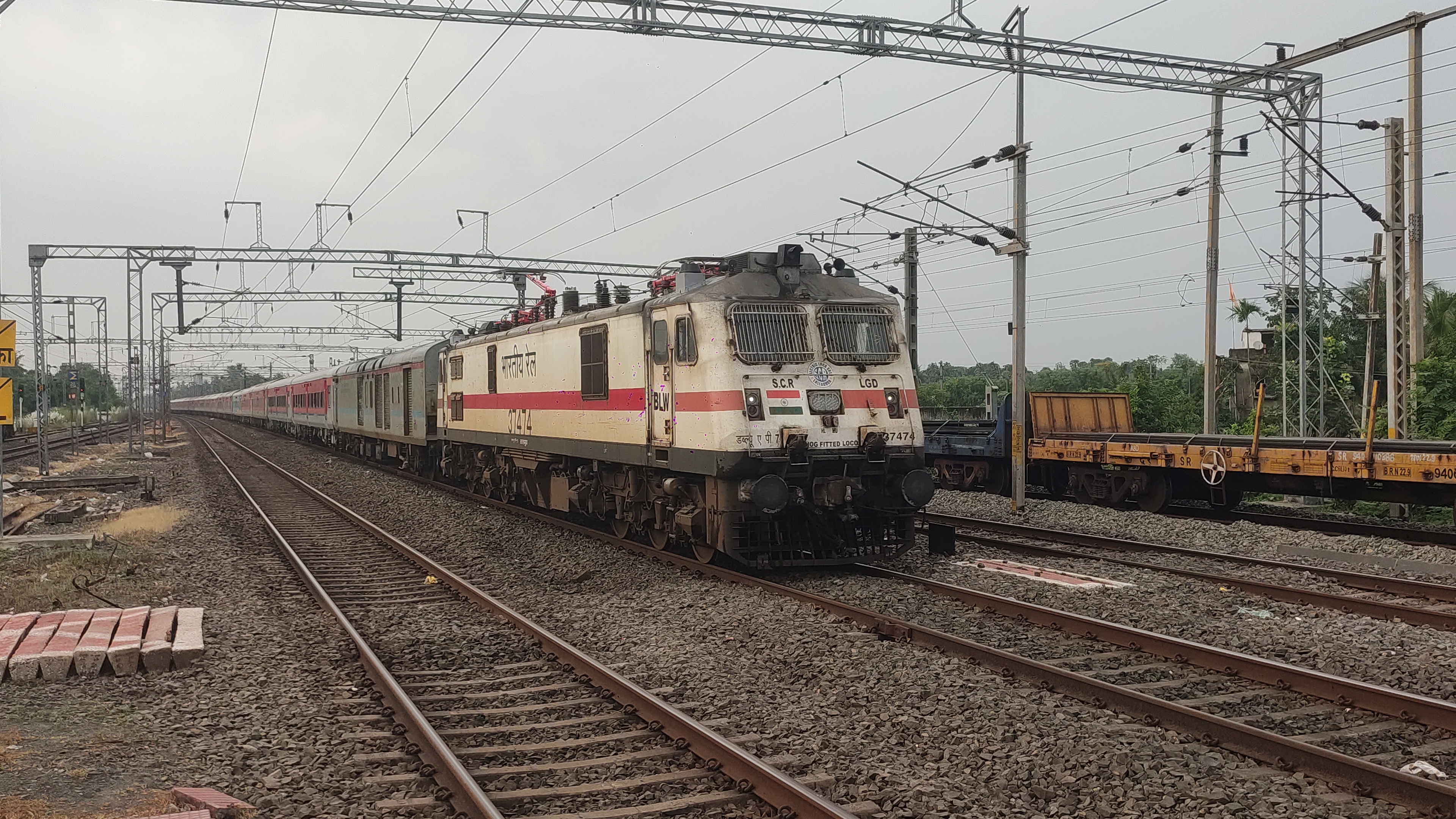 40255 Chennai Beach - Guduvancheri EMU Local photo 6