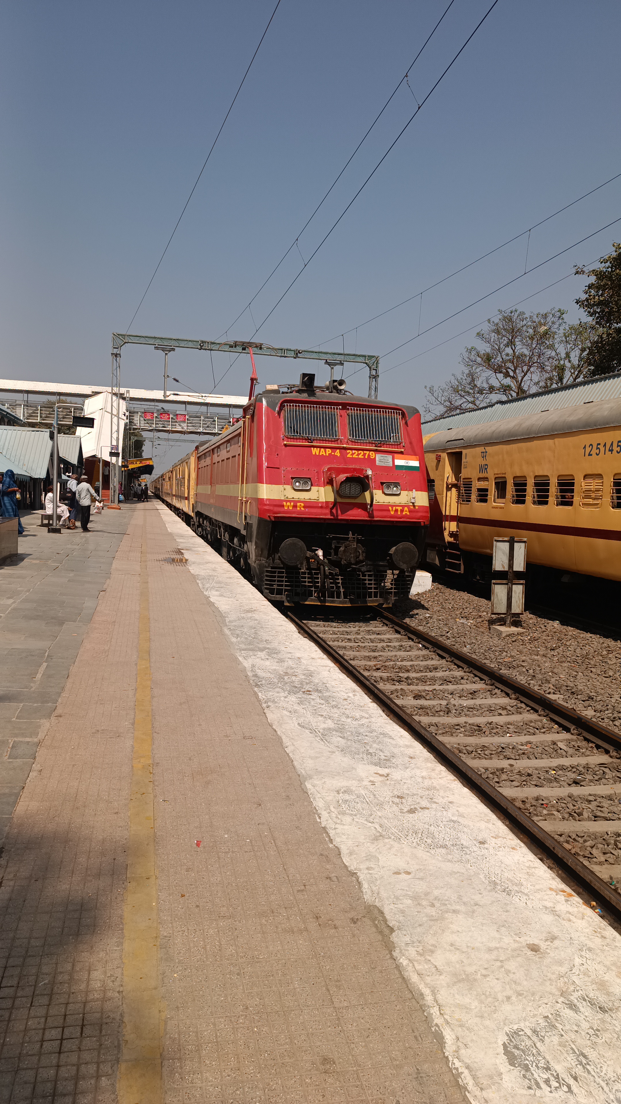 40023 Chennai Beach - Tambaram EMU photo 6
