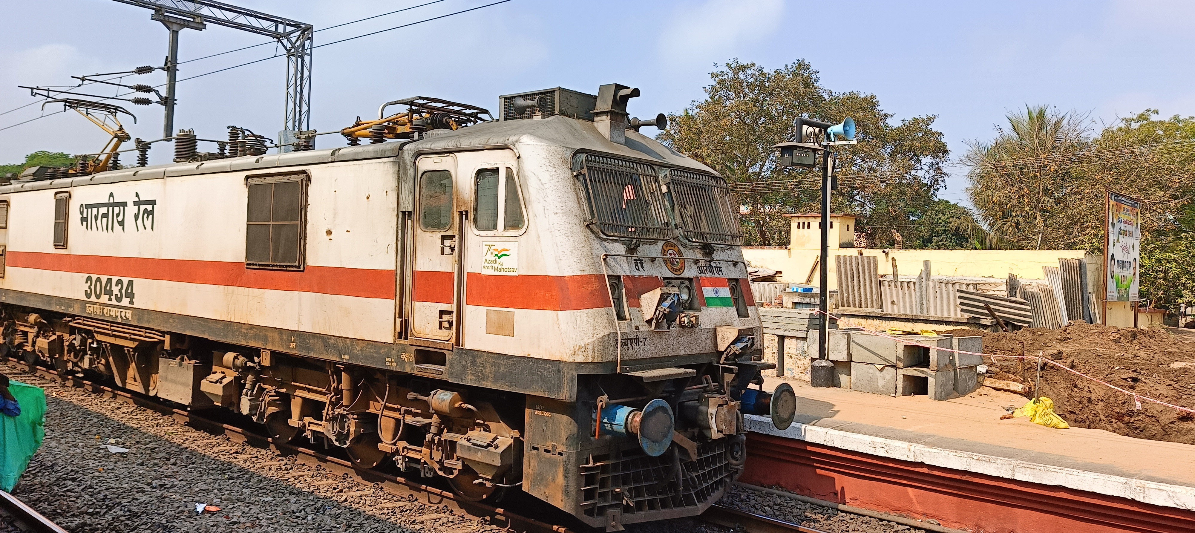 37917 Howrah - Katwa Local photo 3