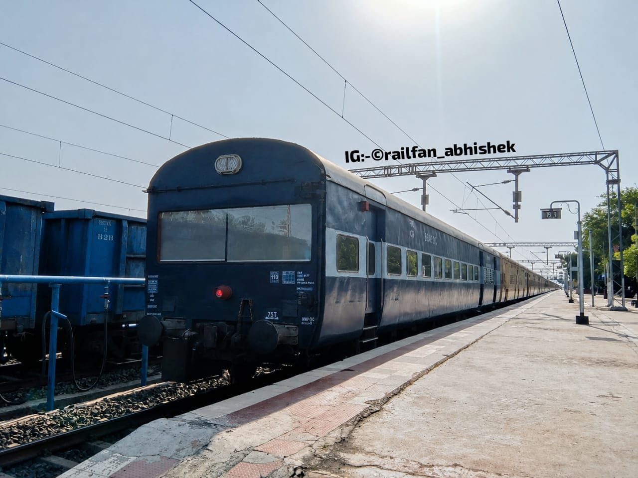 16593 KSR Bengaluru - Hazur Sahib Nanded Express photo 12
