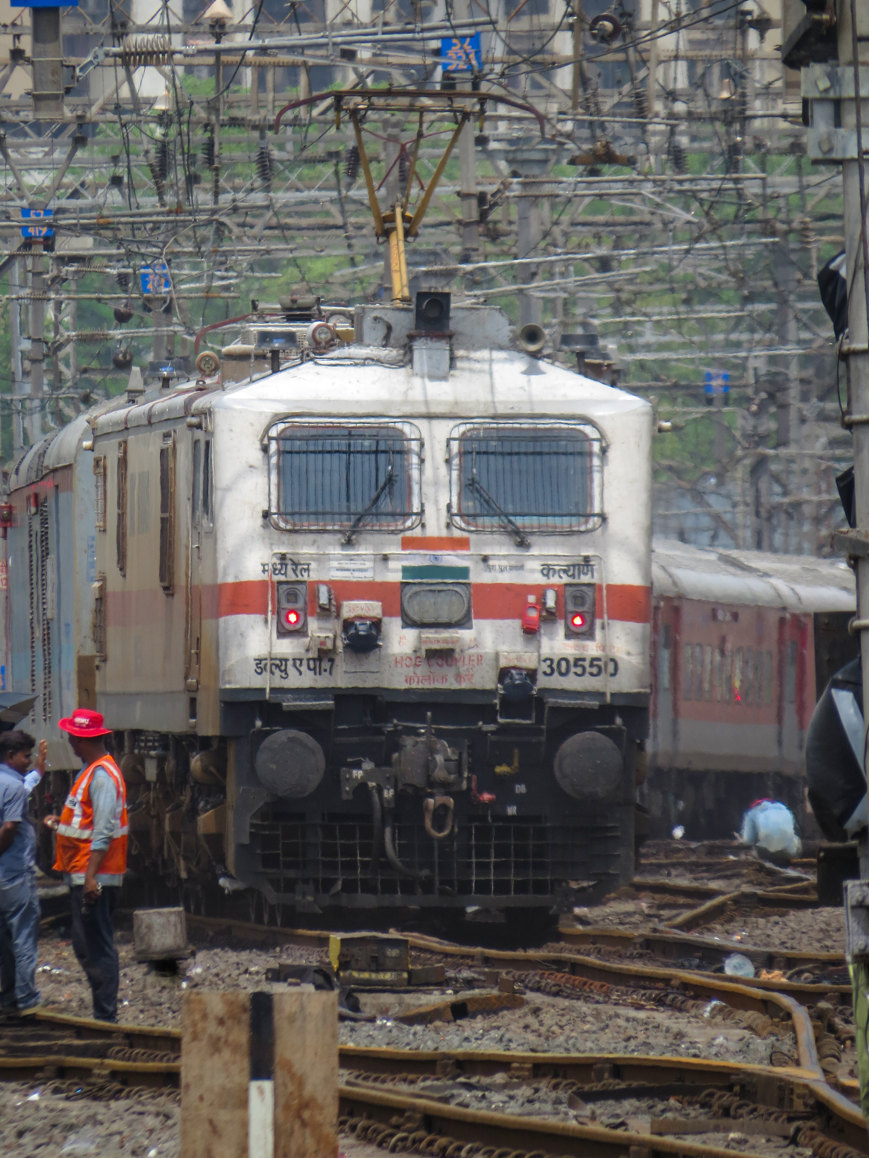 22221 Mumbai CSMT - Hazrat Nizamuddin Rajdhani Express photo 12