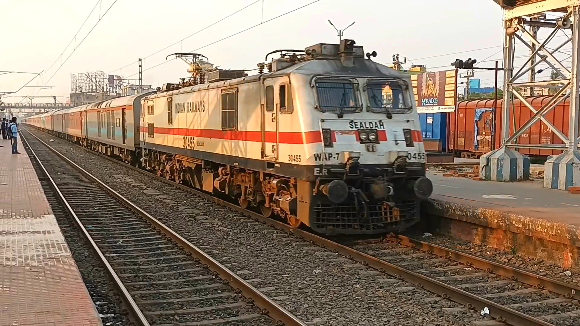 16363 Ernakulam Jn. - Velankanni Weekly Express (via Tiruchchirappalli) photo 6