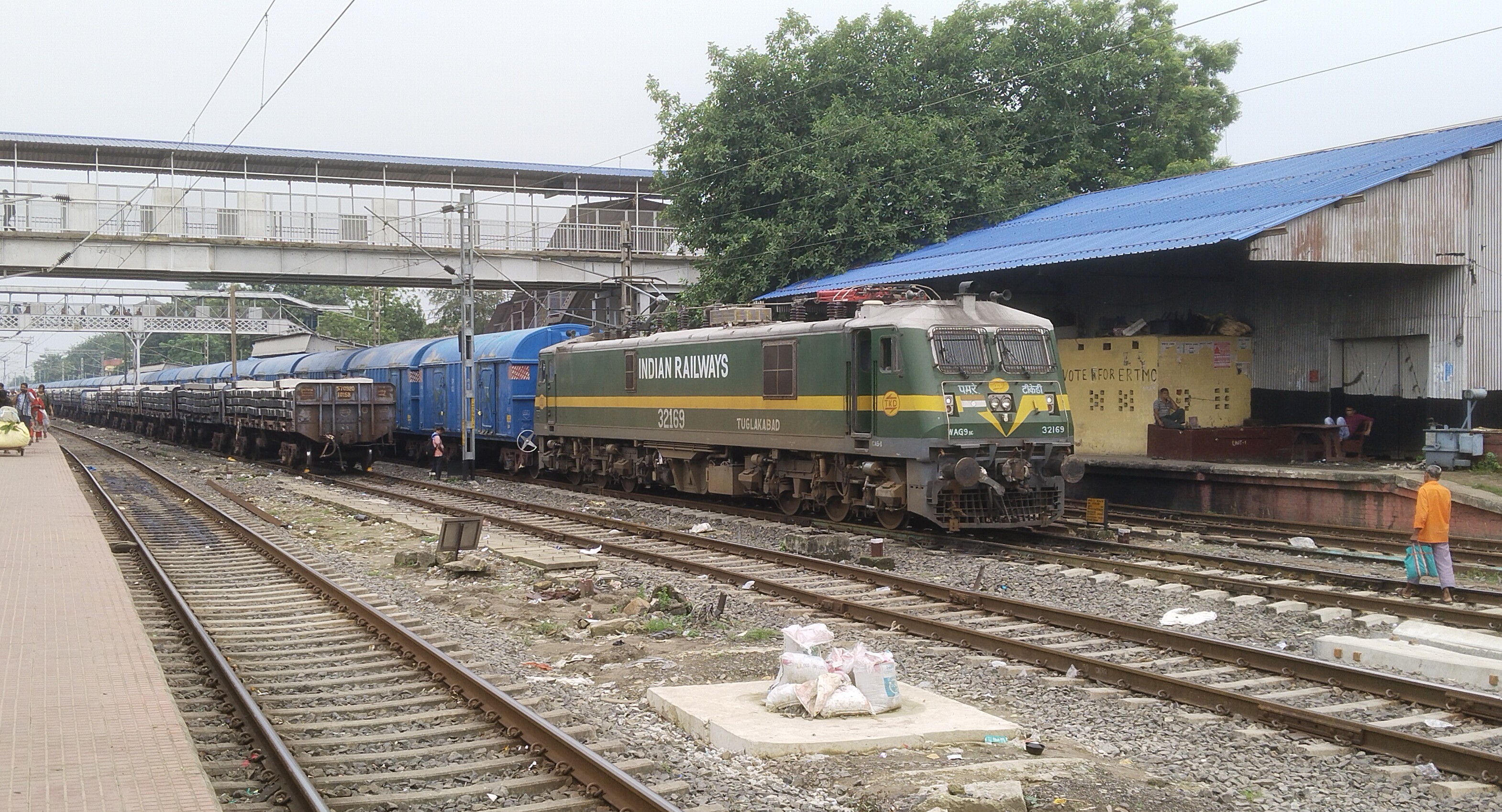 34539 Canning - Sealdah Local photo 5
