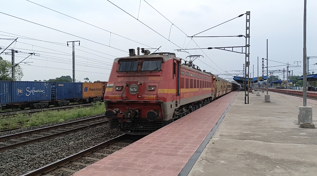 34833 Diamond Harbour - Sealdah Local photo 3