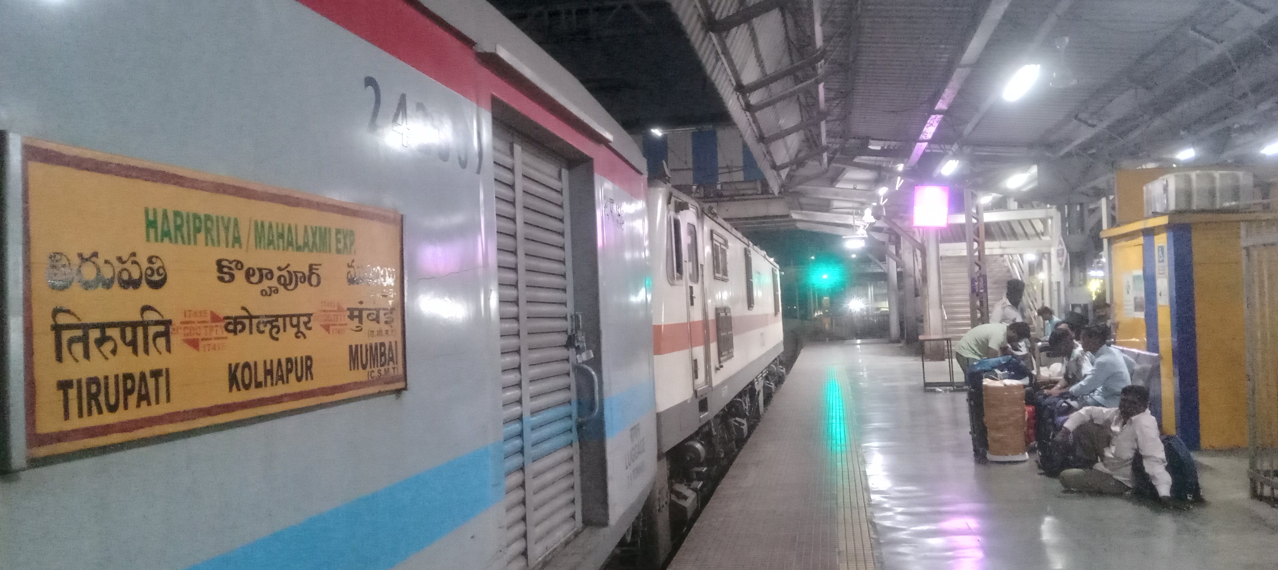 22915 Bandra Terminus - Hisar SF Express photo 2