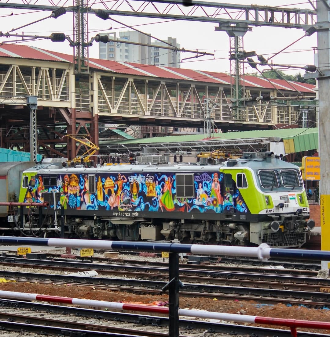 64111 Khurja - Shakurbasti EMU photo 5