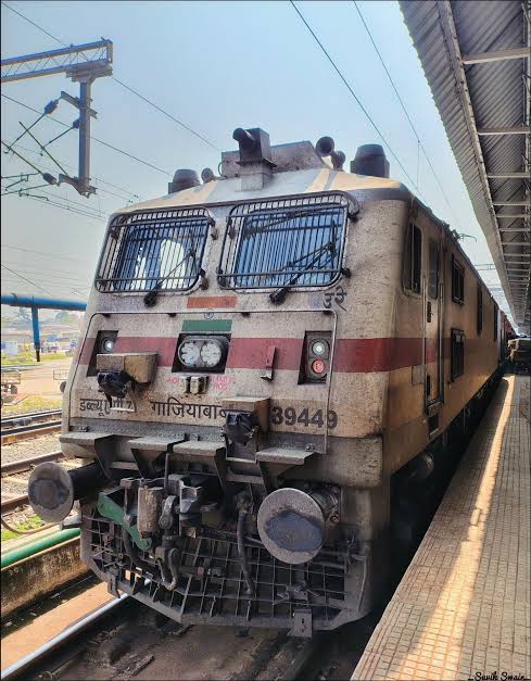14118 Kalindi Express photo 2