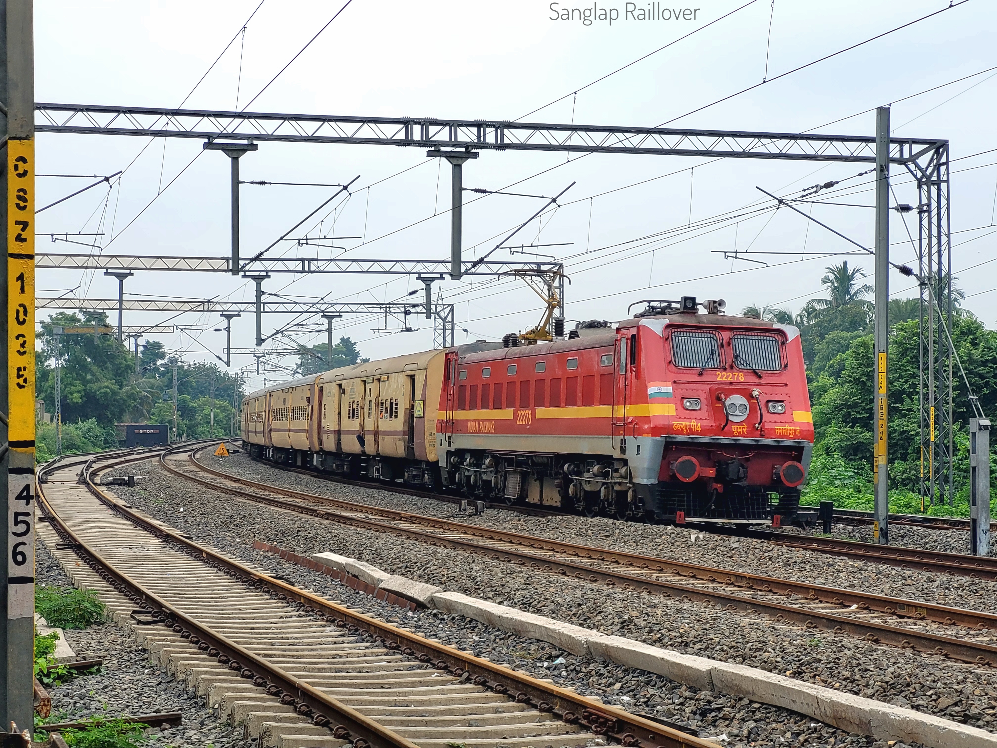 31524 Shantipur - Sealdah Local photo 6