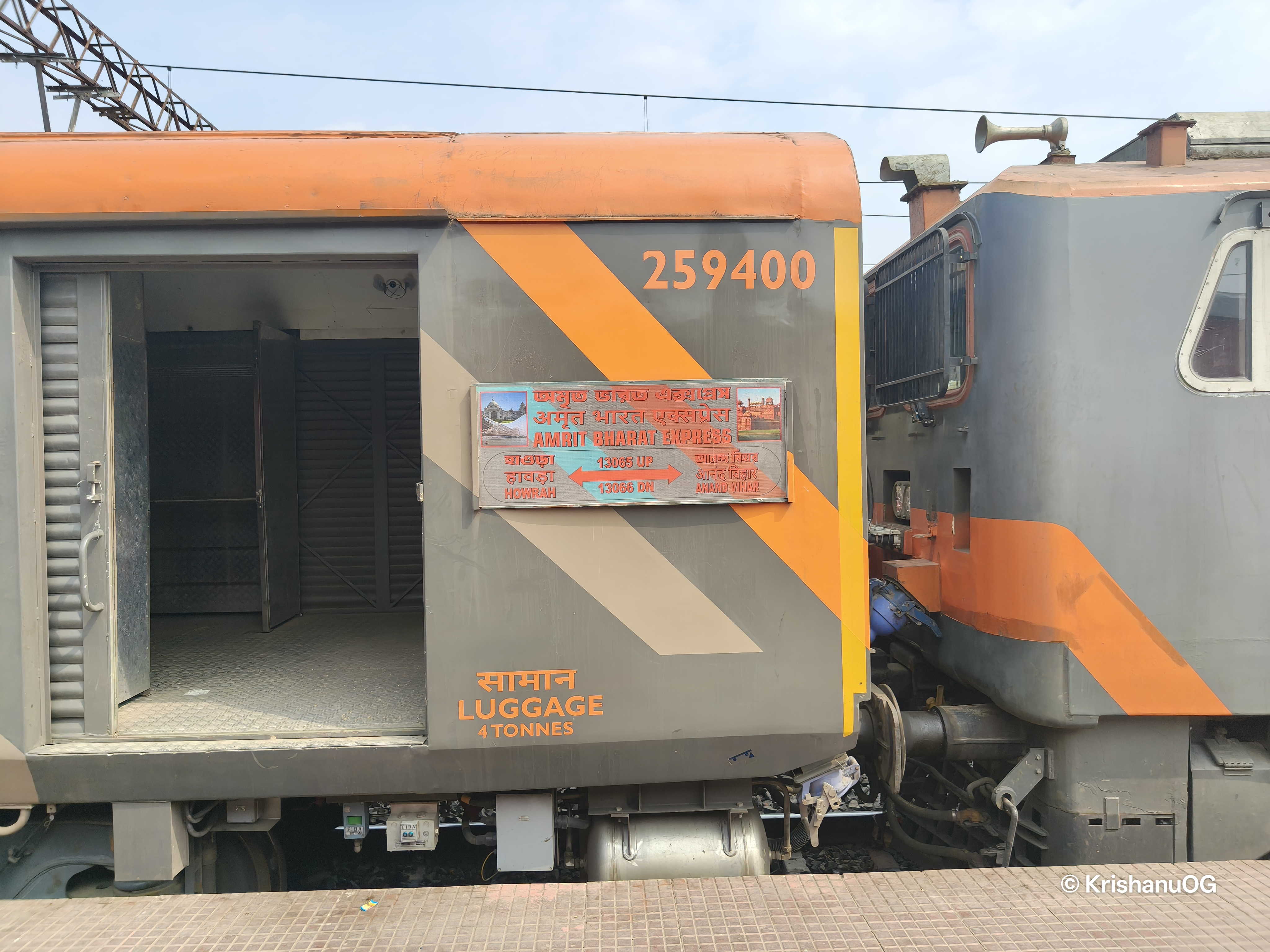 13065 Howrah - Anand Vihar Terminal Amrit Bharat Express photo 12