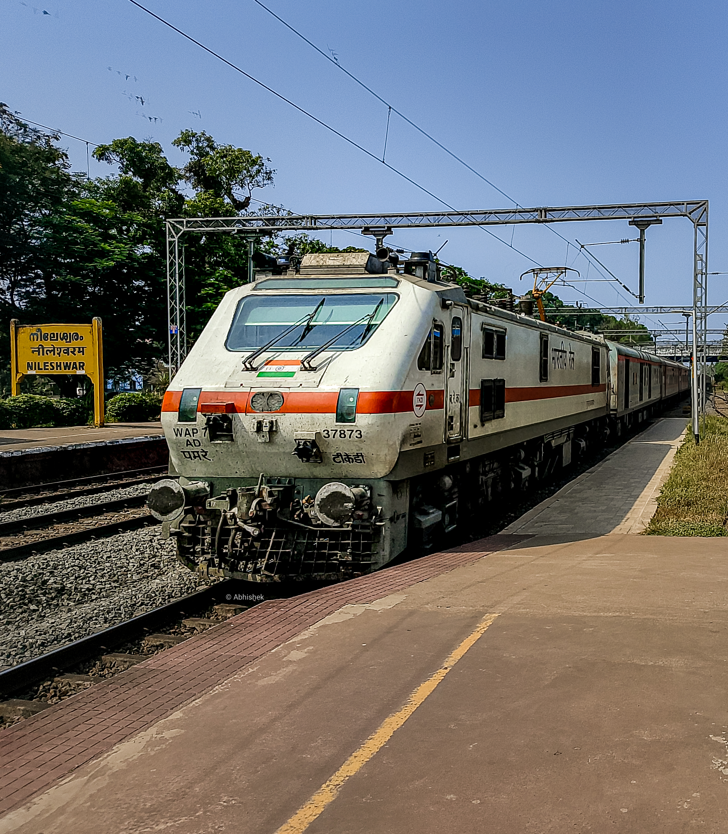 22617 Tirupati - SMVT Bengaluru Intercity SF Express photo 1