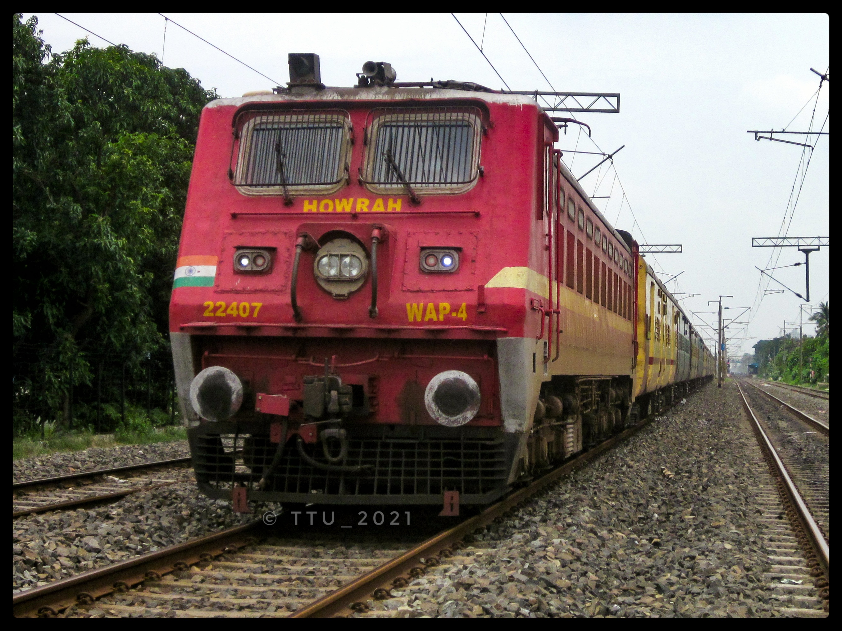 13137 Kolkata - Azamgarh Weekly Express photo 9