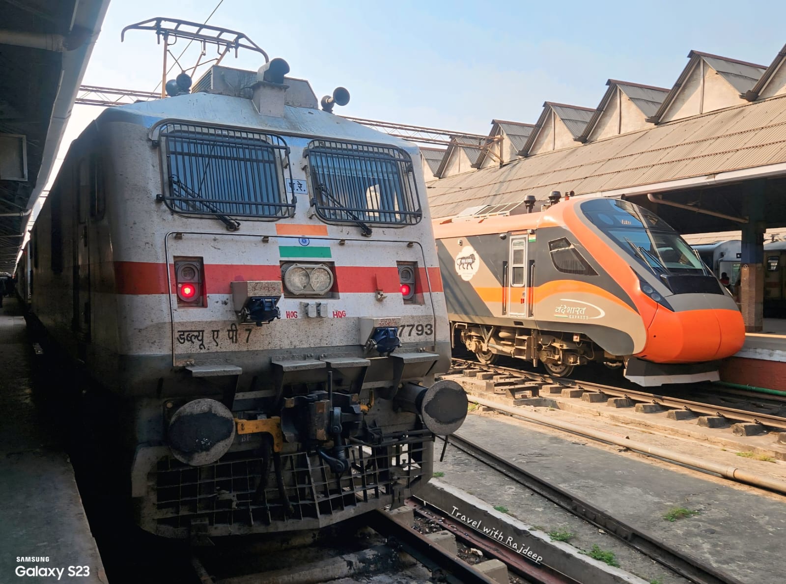 32239 Sealdah - Dankuni Local photo 4