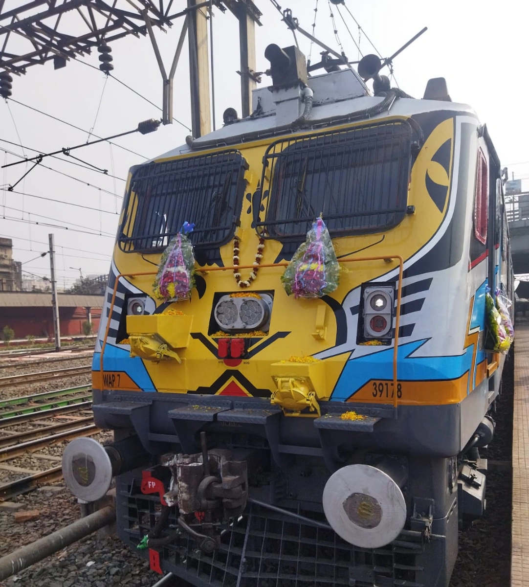 64904 Ghaziabad - Mathura EMU photo 1