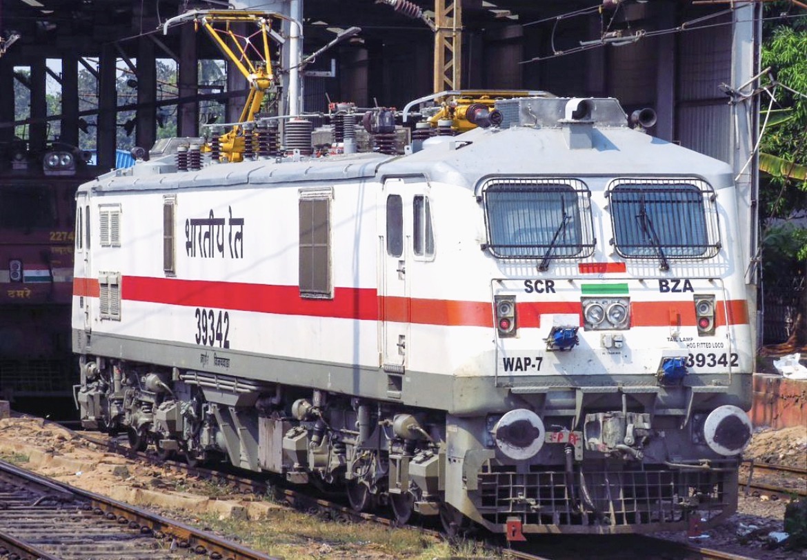 38033 Shalimar - Santragachi Local photo 3