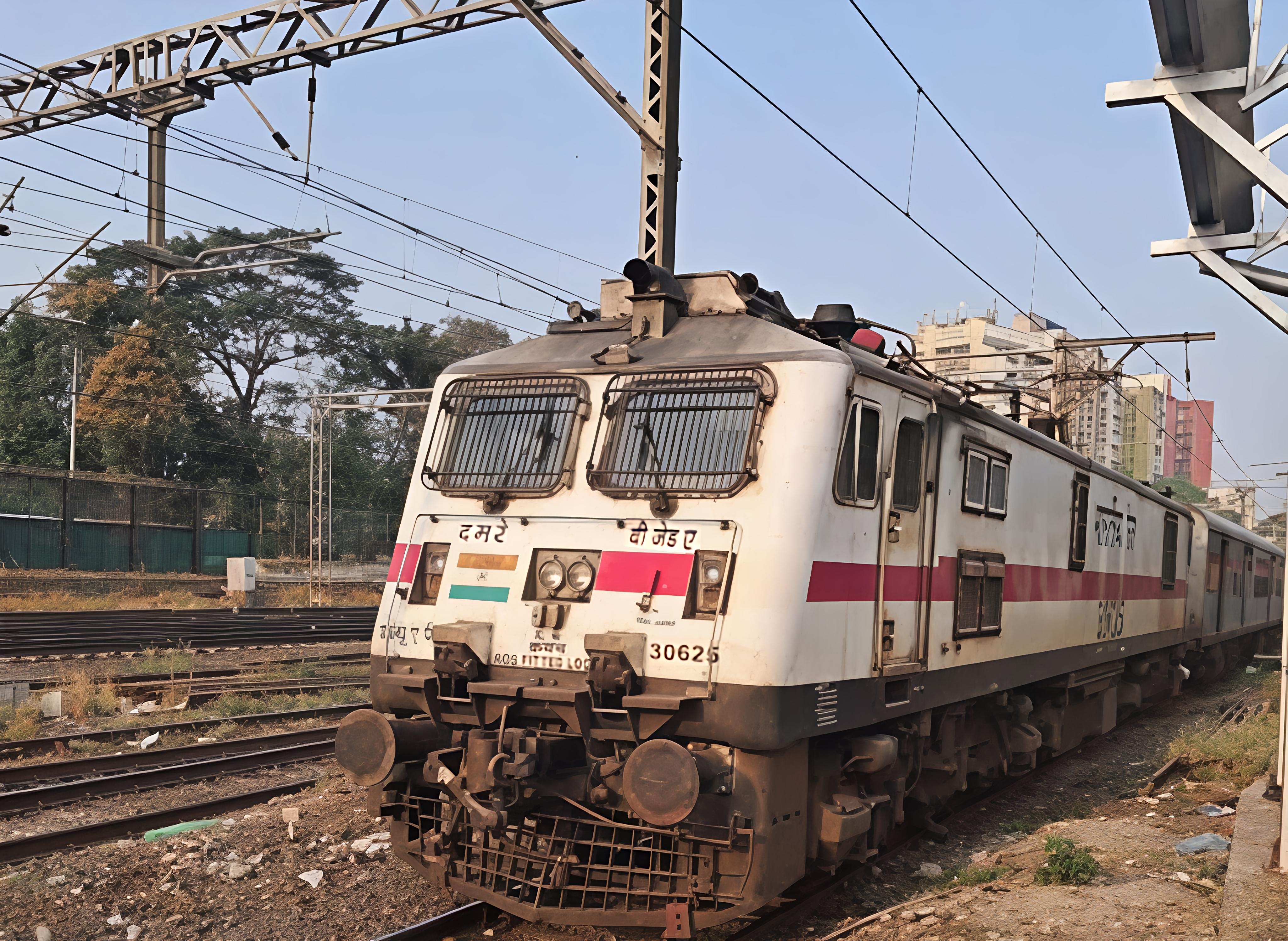 96658 TTL6 / Titvala - Thane Slow Local photo 5