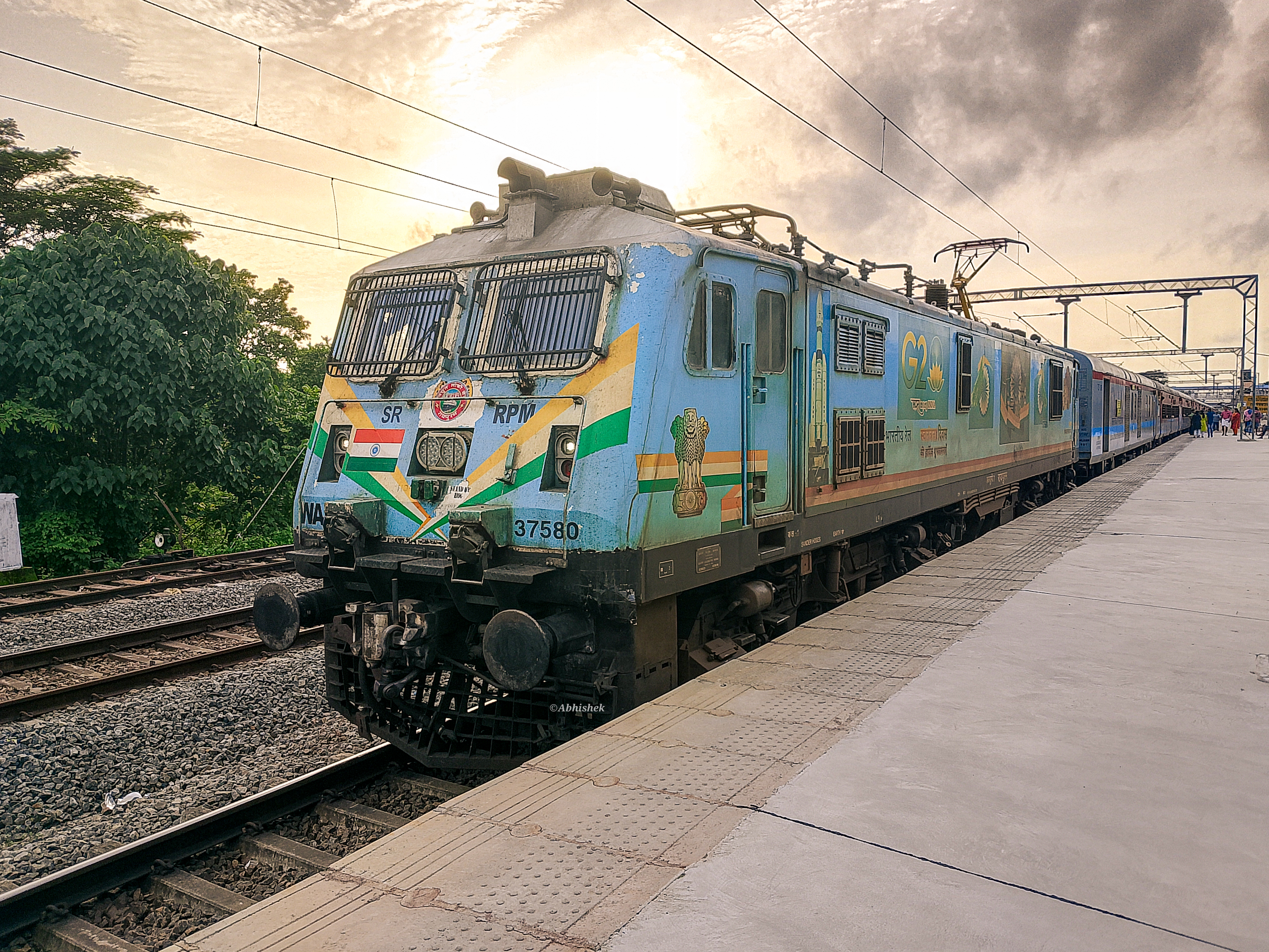 16108 Santragachi - Tambaram Amrit Bharat Express photo 3