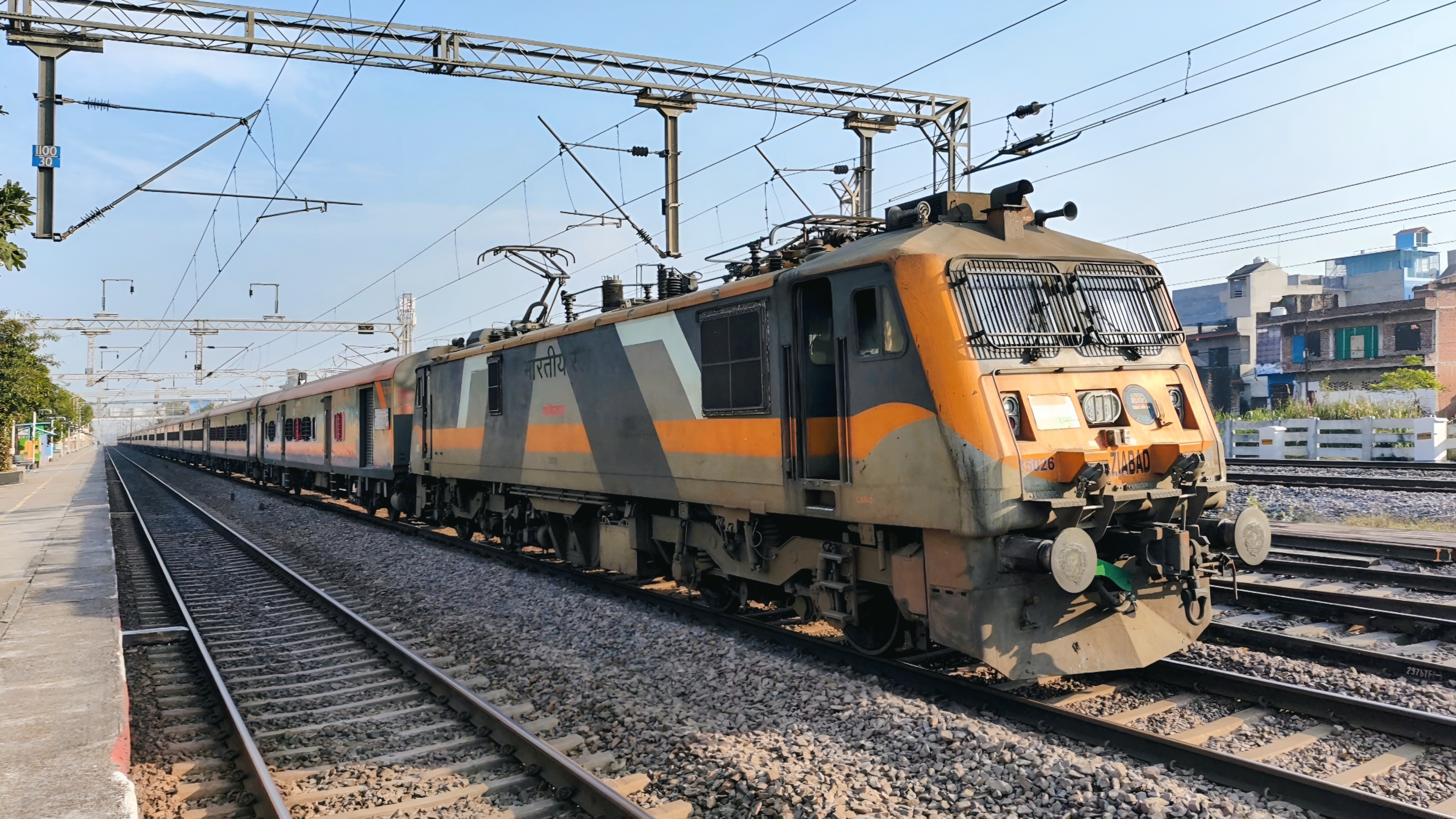 40369 Chennai Beach - Tambaram EMU (12 Car) photo 3