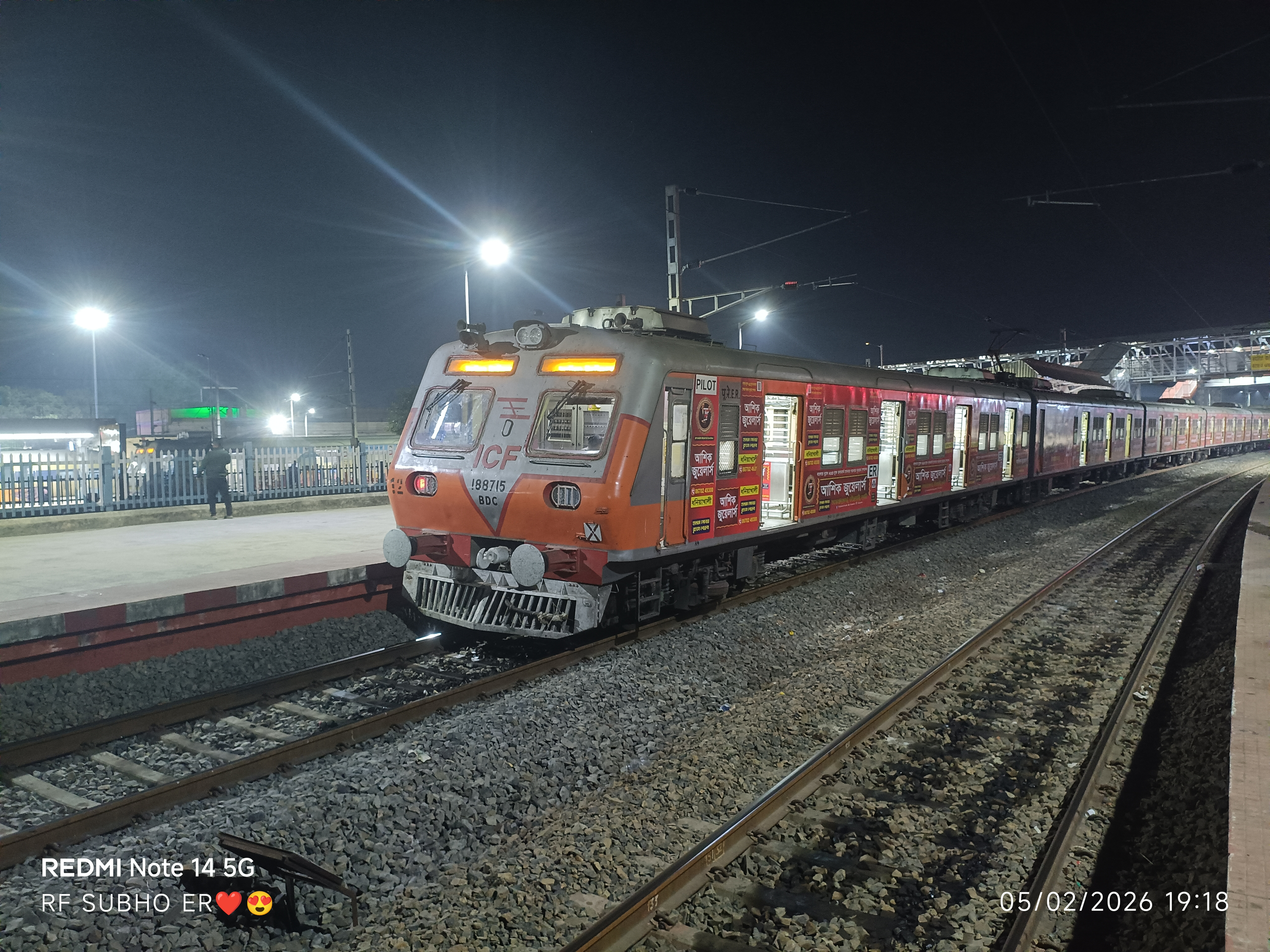 37921 Howrah - Katwa Galloping Local photo 1