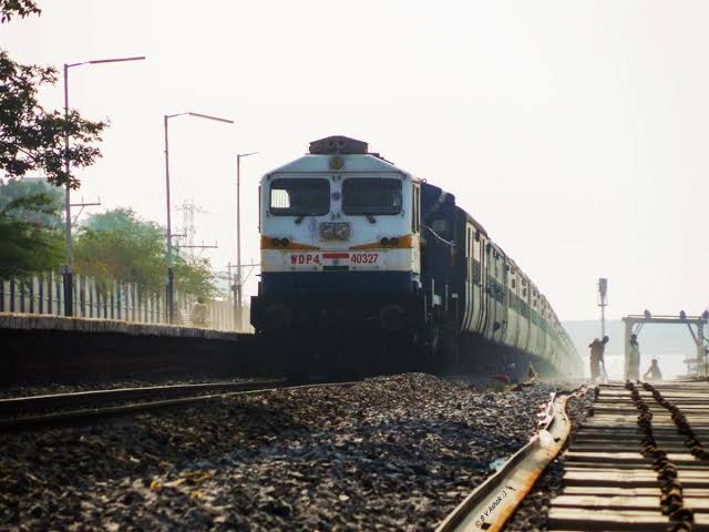 17641 Kacheguda - Narkher InterCity Express photo 1