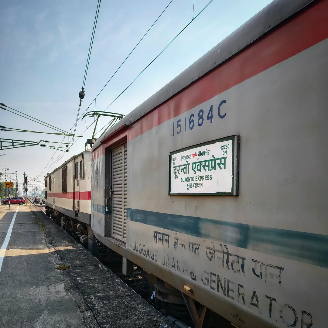 20935 Gandhidham - Indore Weekly SF Express photo 4
