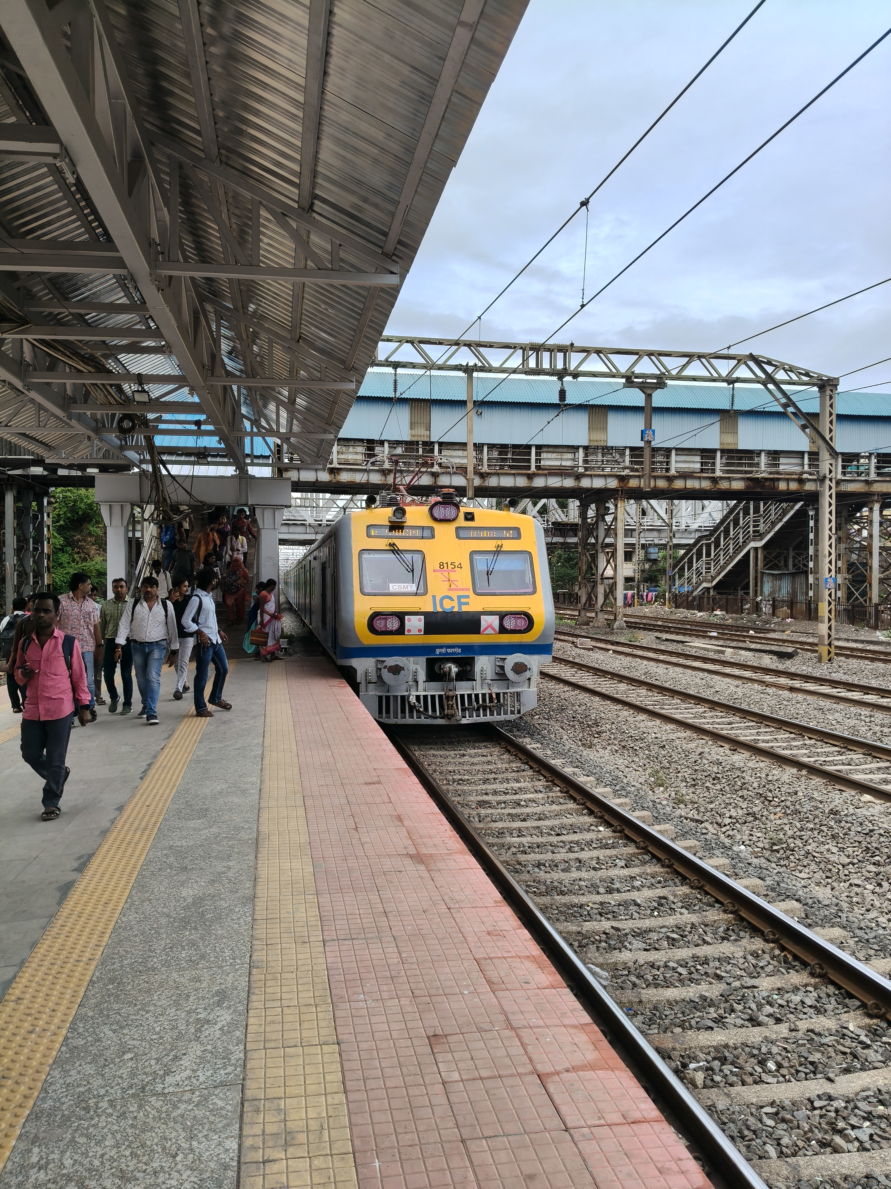 34795 Namkhana - Sealdah Local photo 3