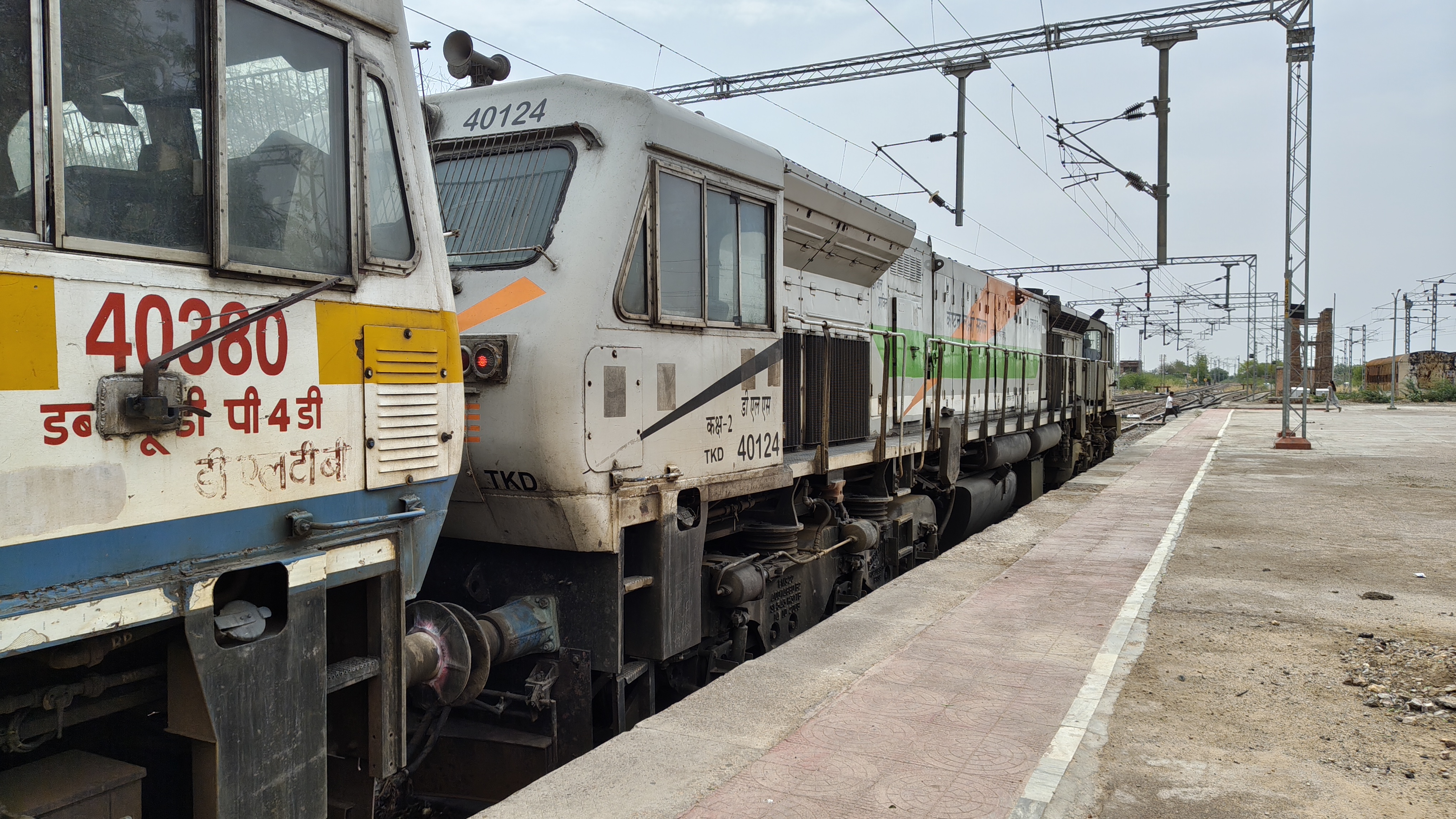 22935 Bandra Terminus - Palitana Weekly SF Express photo 1