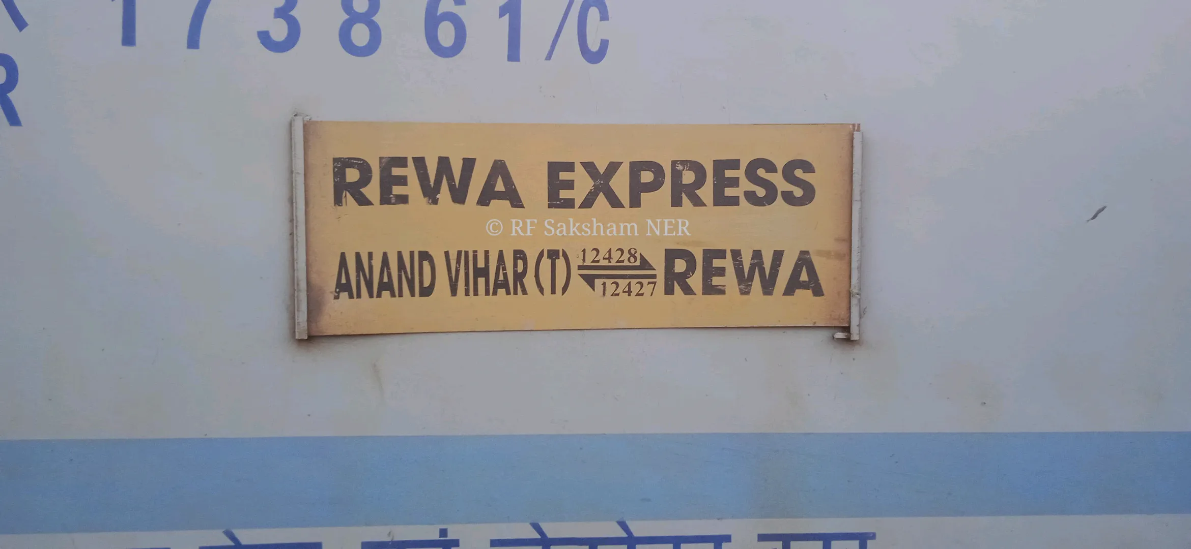 12427 Rewa - Anand Vihar Terminal SF Express photo 1