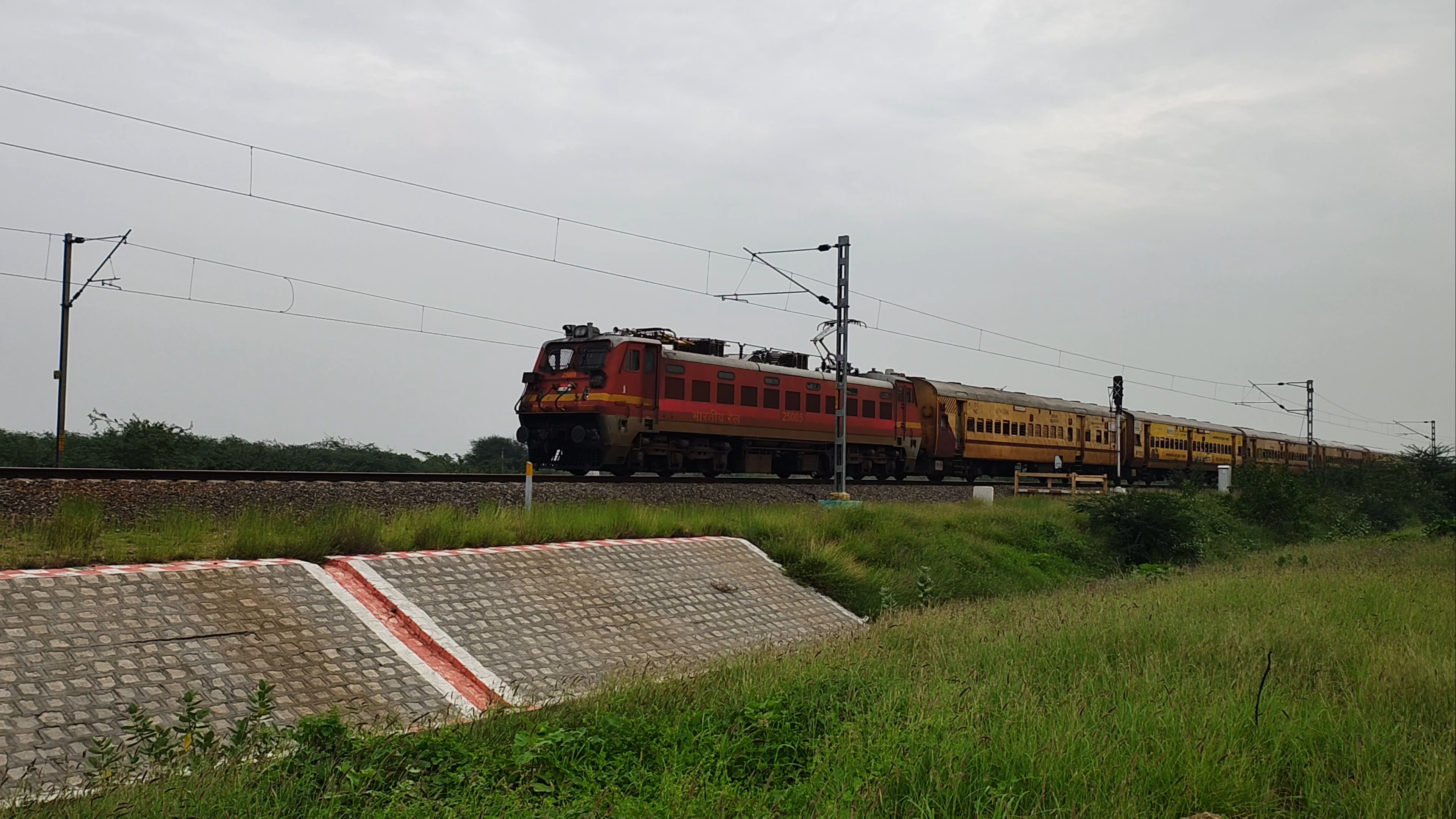 22627 Tiruchchirappalli - Thiruvananthapuram Central InterCity SF Express photo 11