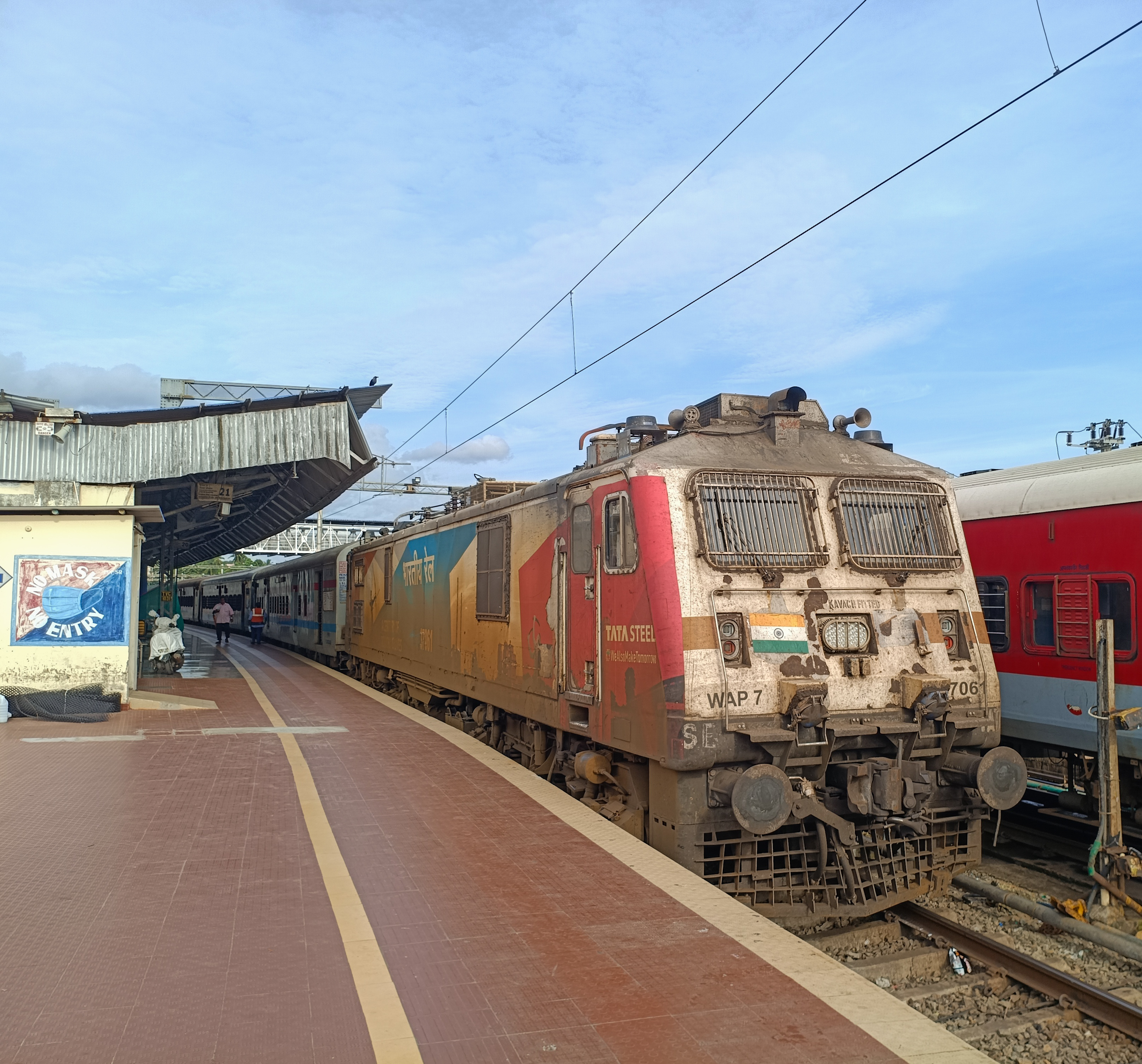 22627 Tiruchchirappalli - Thiruvananthapuram Central InterCity SF Express photo 8
