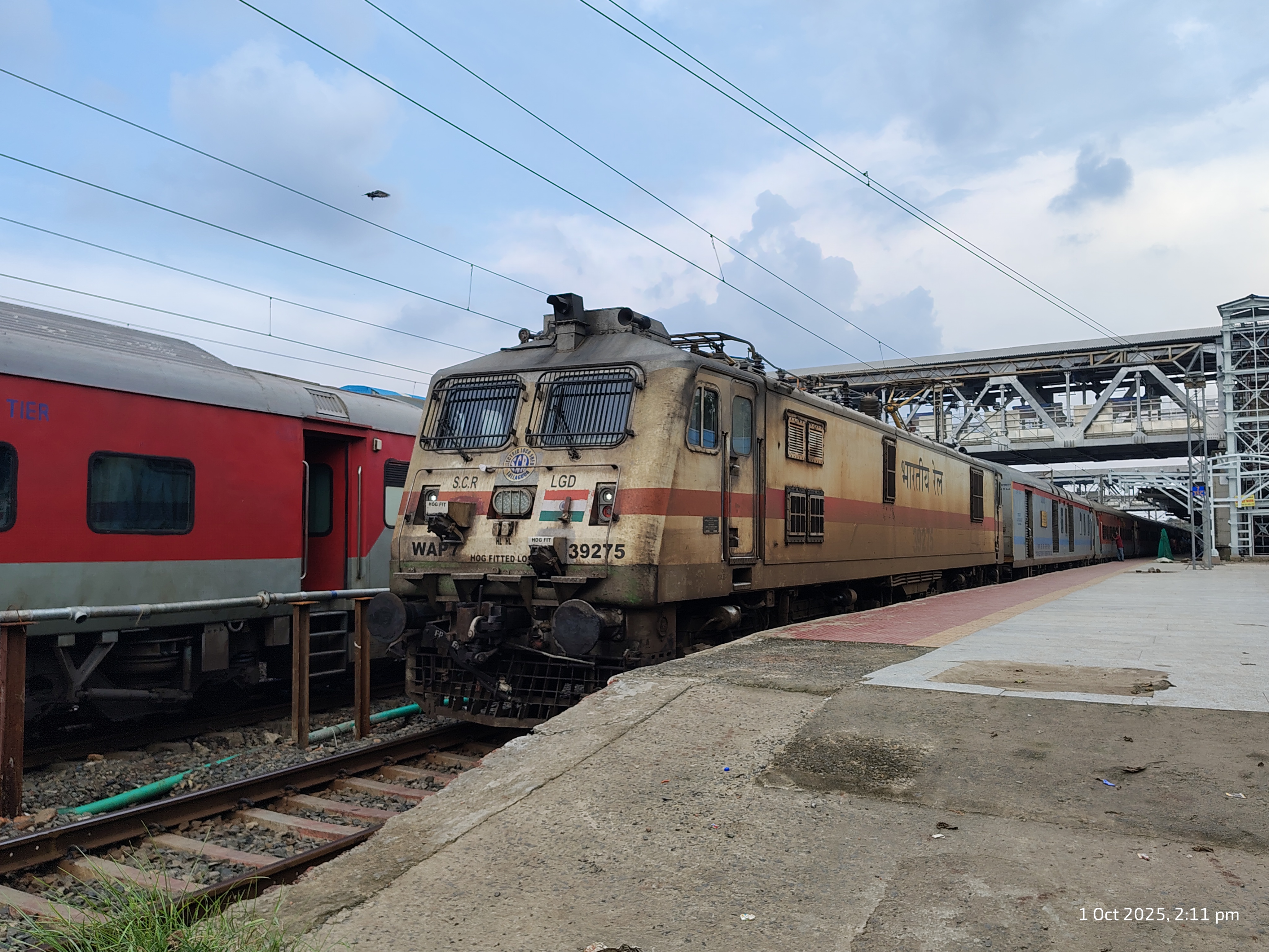 12767 Hazur Sahib Nanded - Santragachi SF Express photo 12