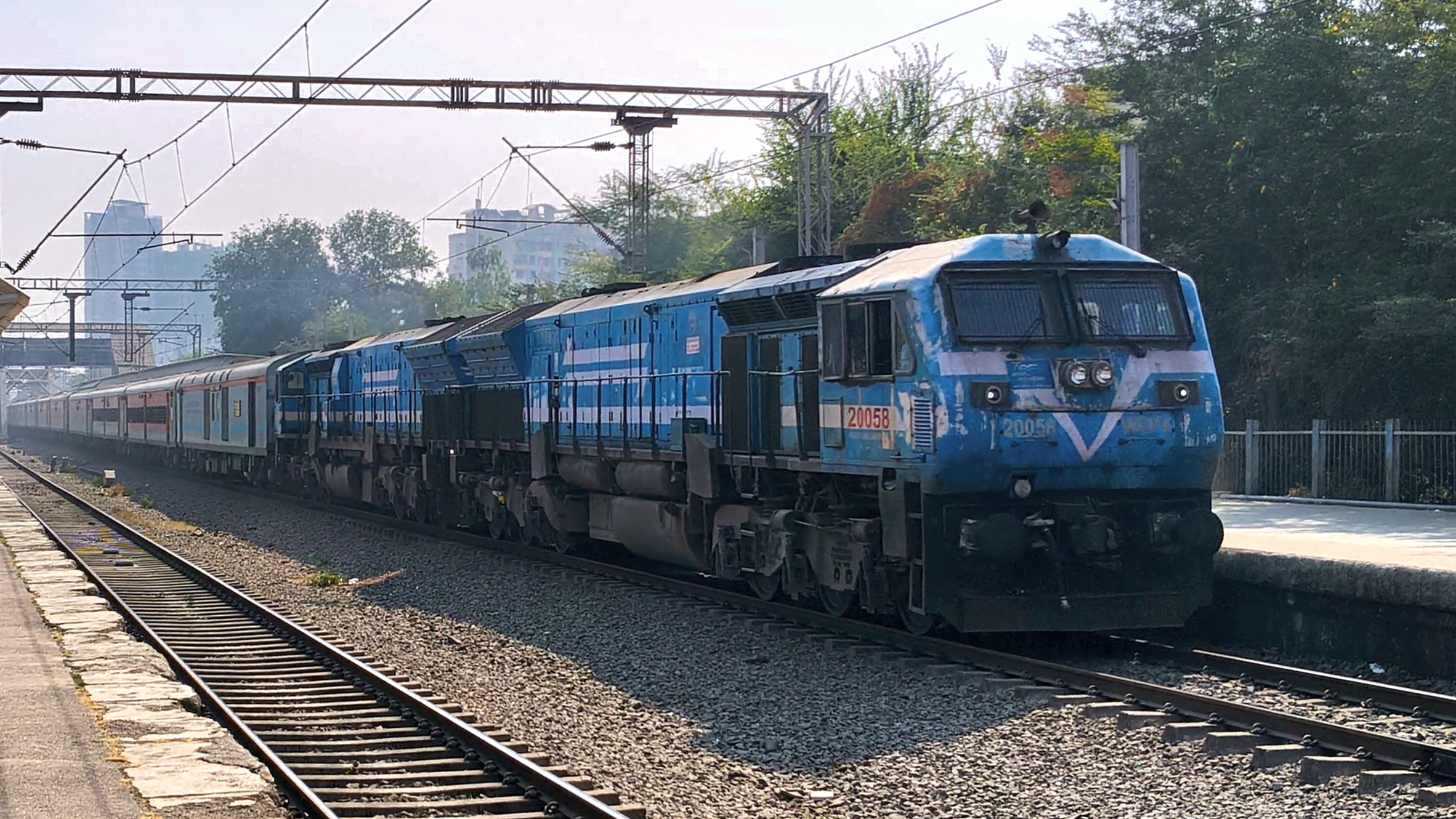 34617 Baruipur - Sealdah Local photo 2