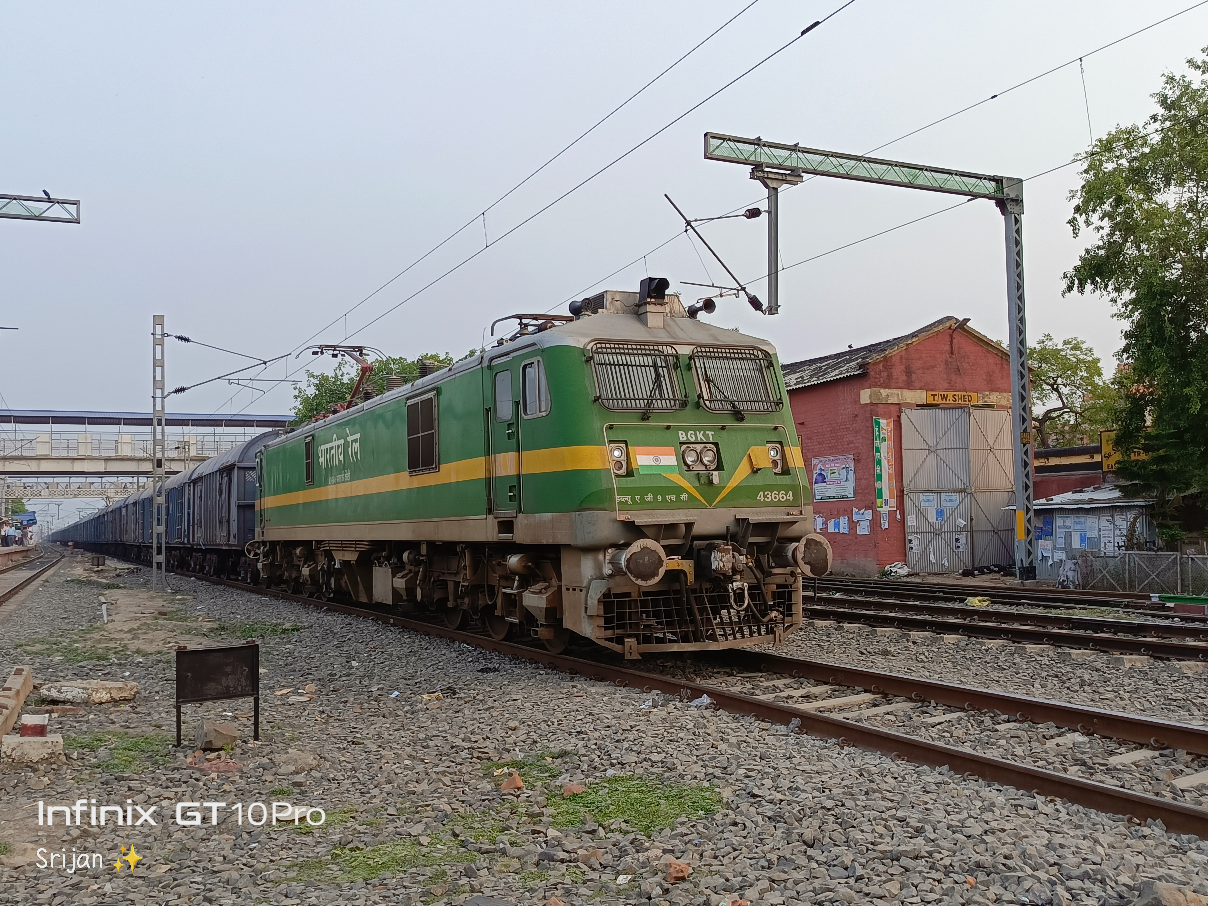 34840 Sealdah - Diamond Harbour Local photo 7