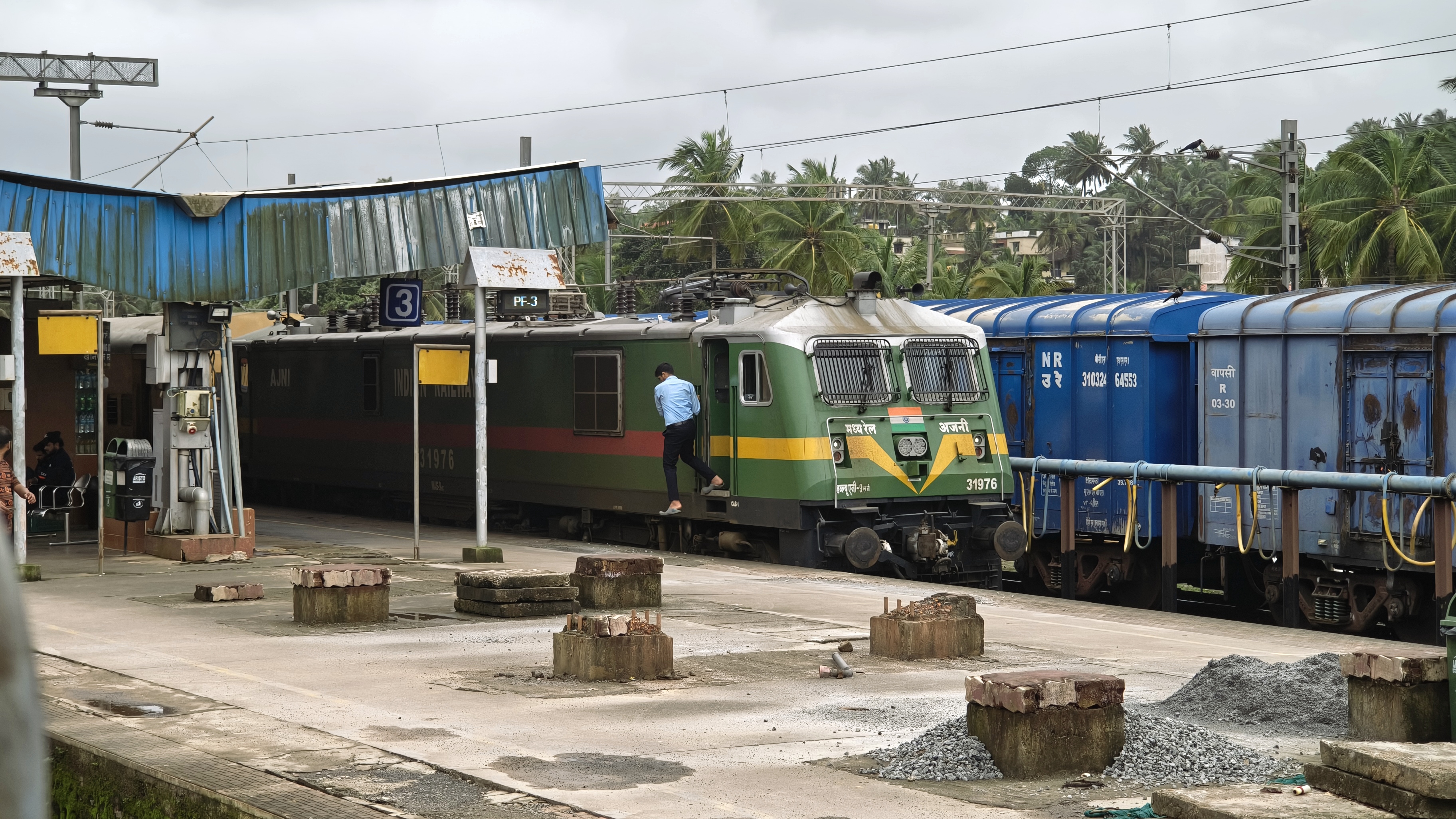 02417 Prayagraj - Dadri Special Fare Summer SF Special photo 8