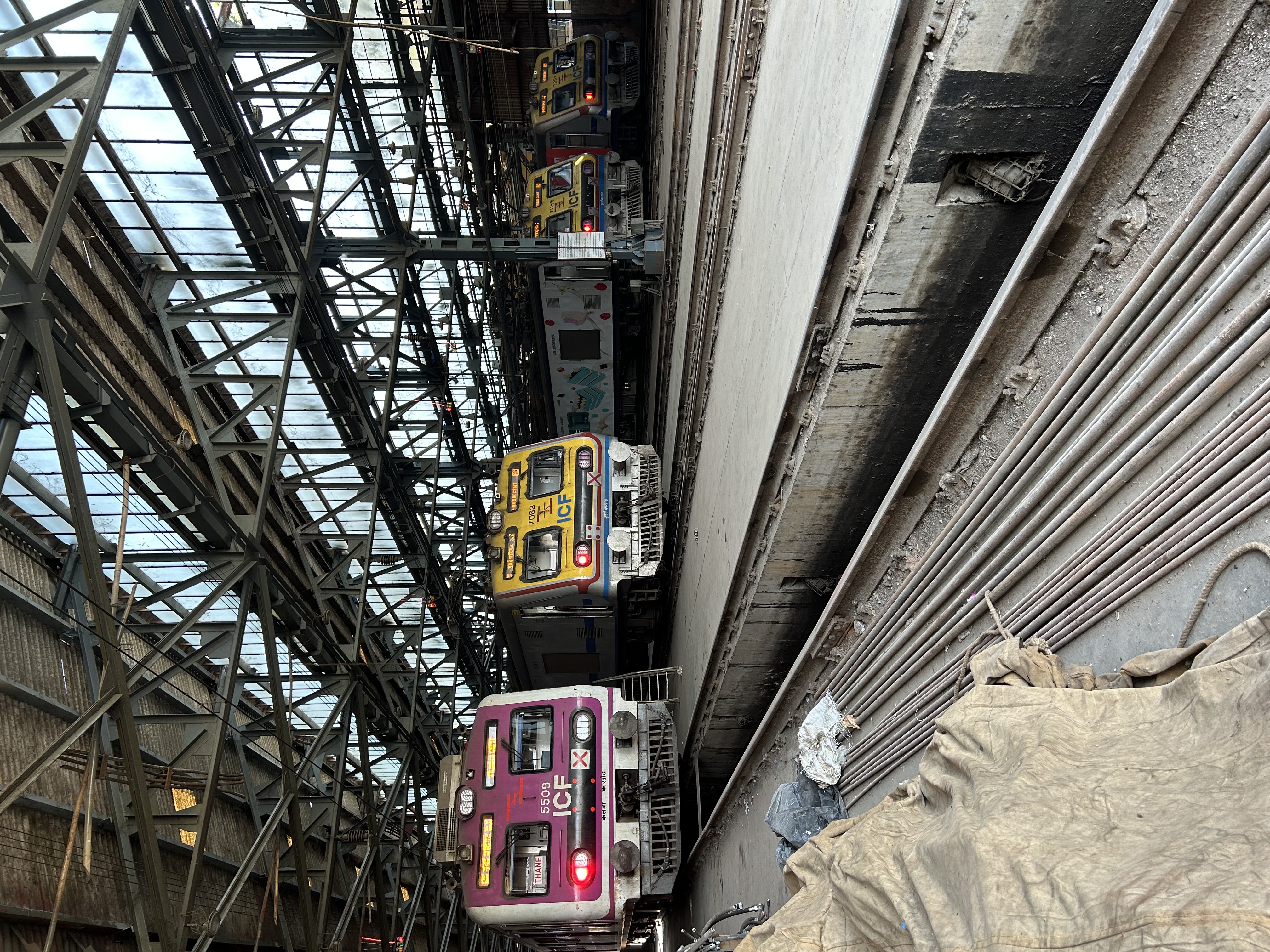 31111 Sealdah - Katwa Galloping Local photo 3