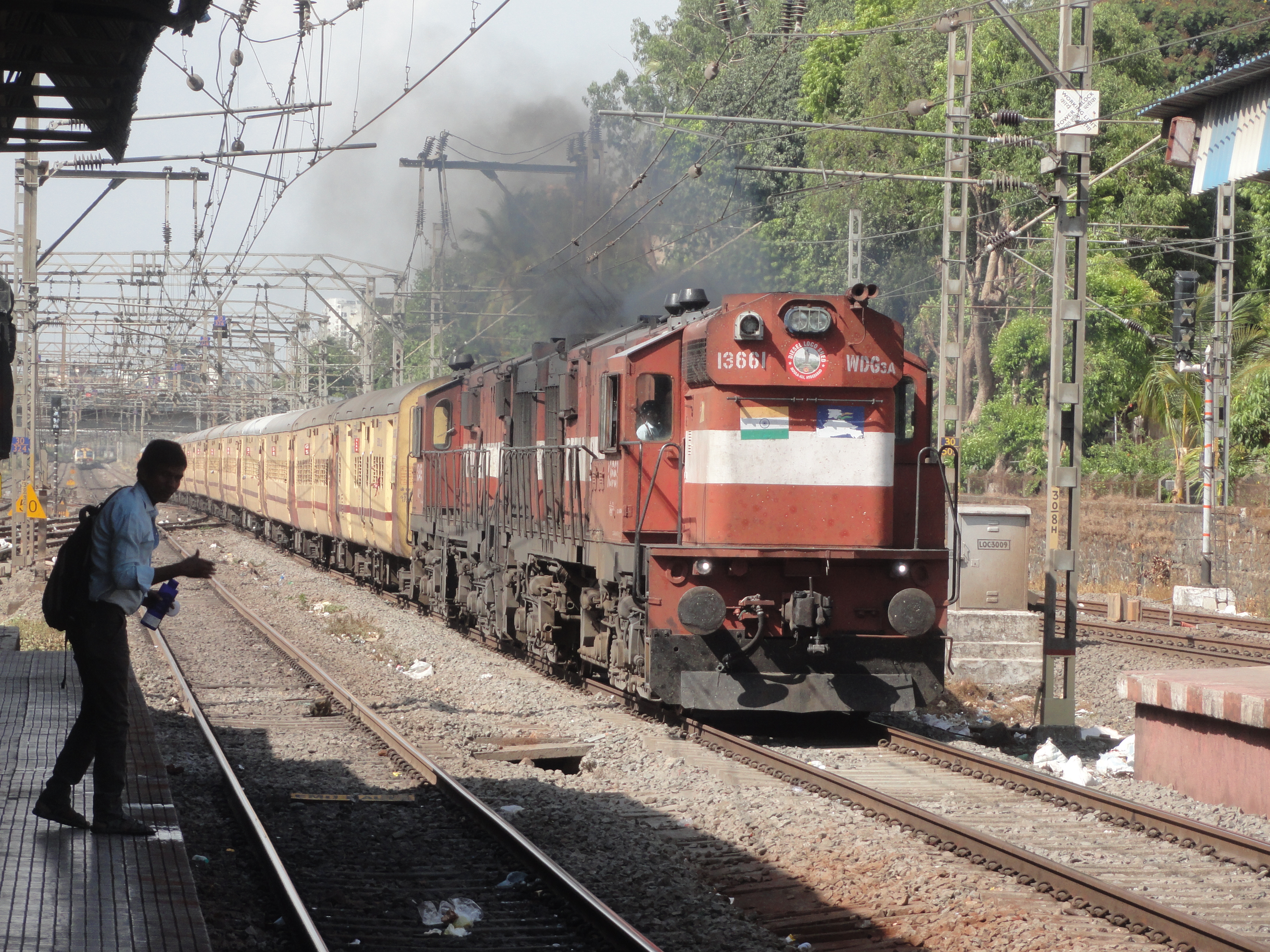 68133 Tatanagar - Badampahar MEMU photo 7