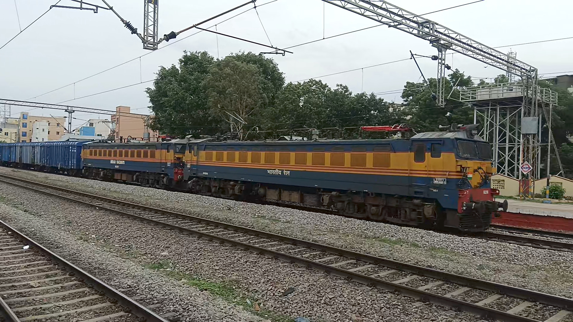 17023 Tungabhadra Express photo 2