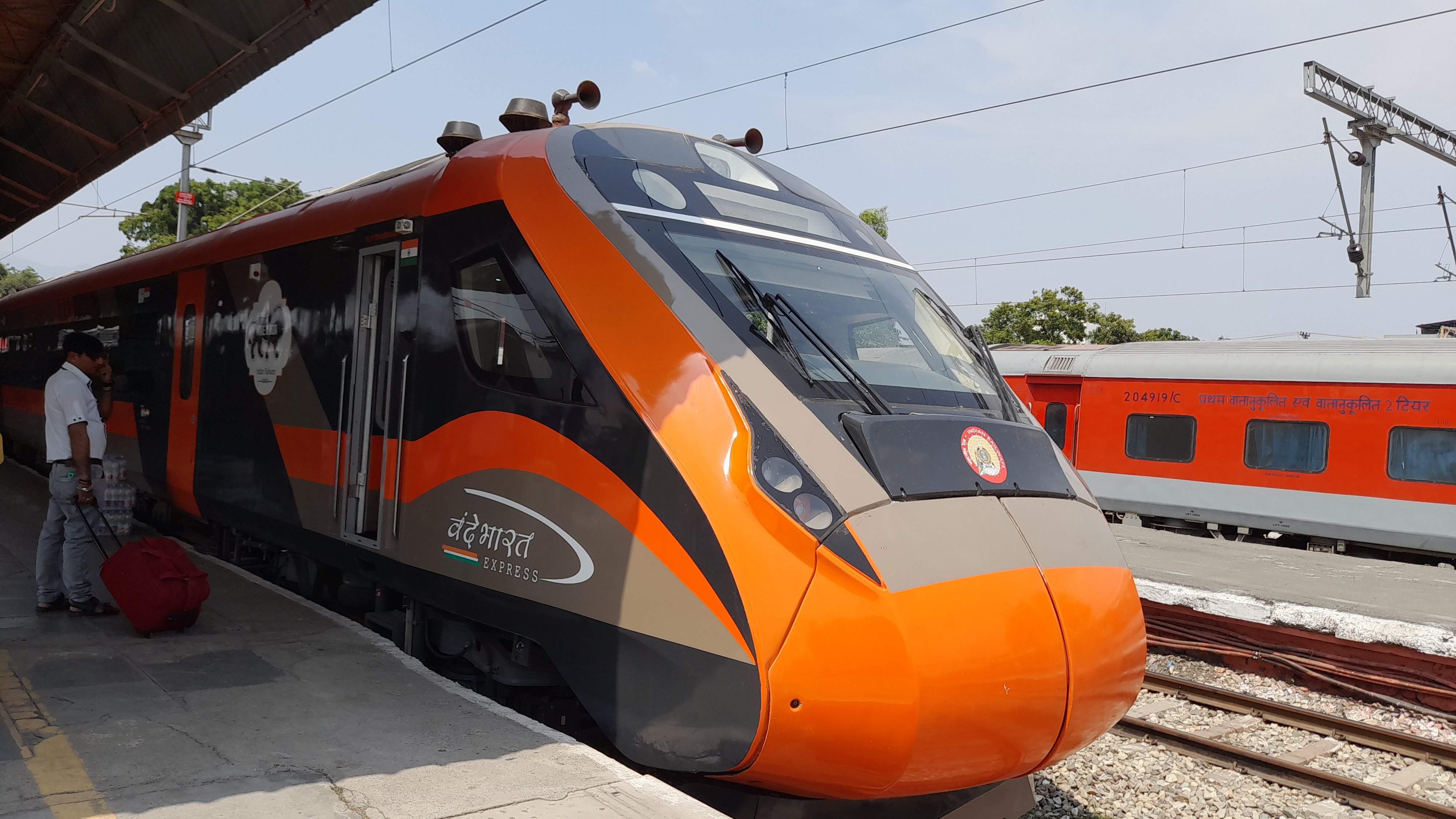 22545 Lucknow Jn. - Dehradun Vande Bharat Express photo 4