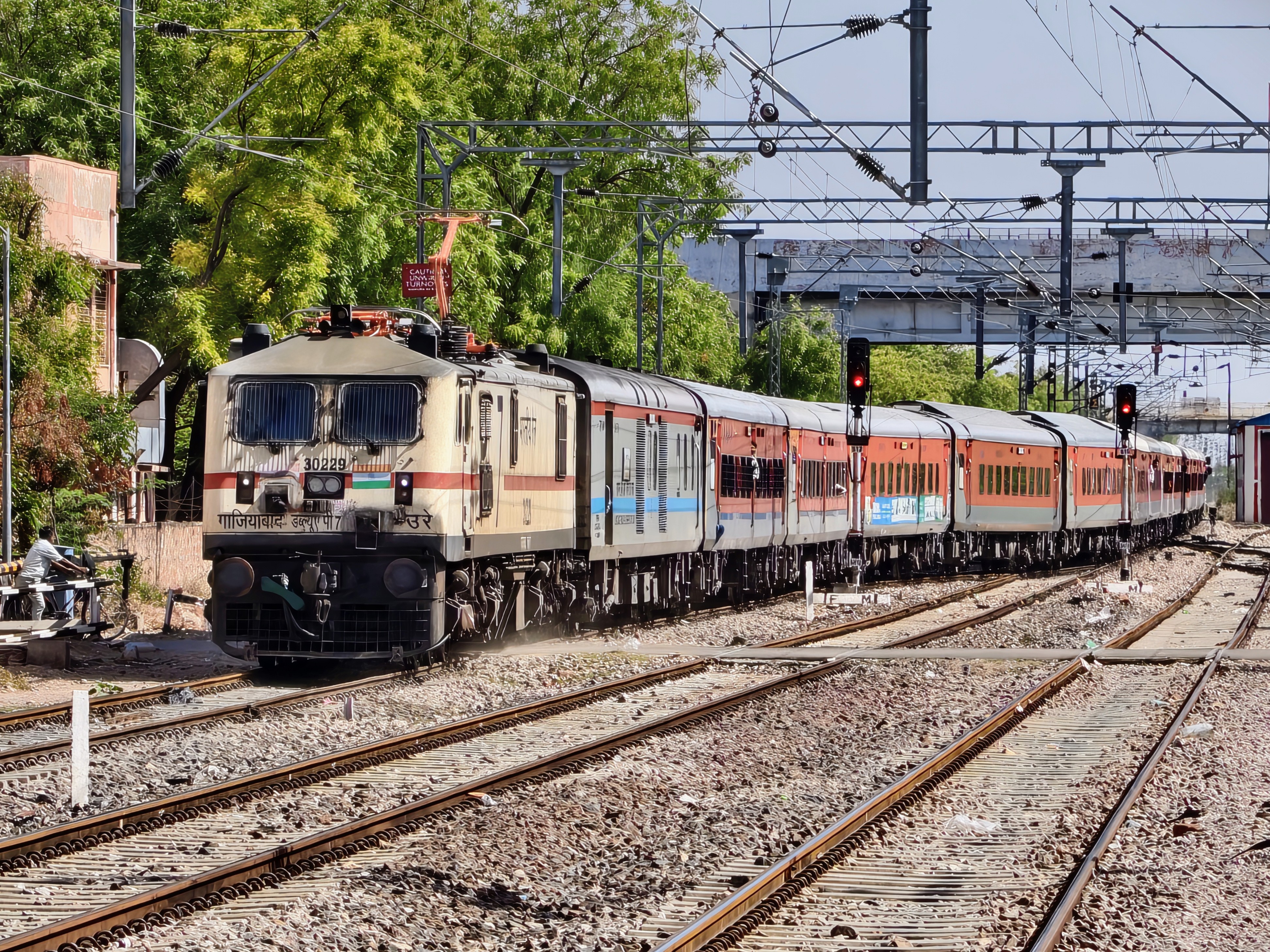 76811 Tirupadripulyur - Tiruchchirappalli DEMU photo 6