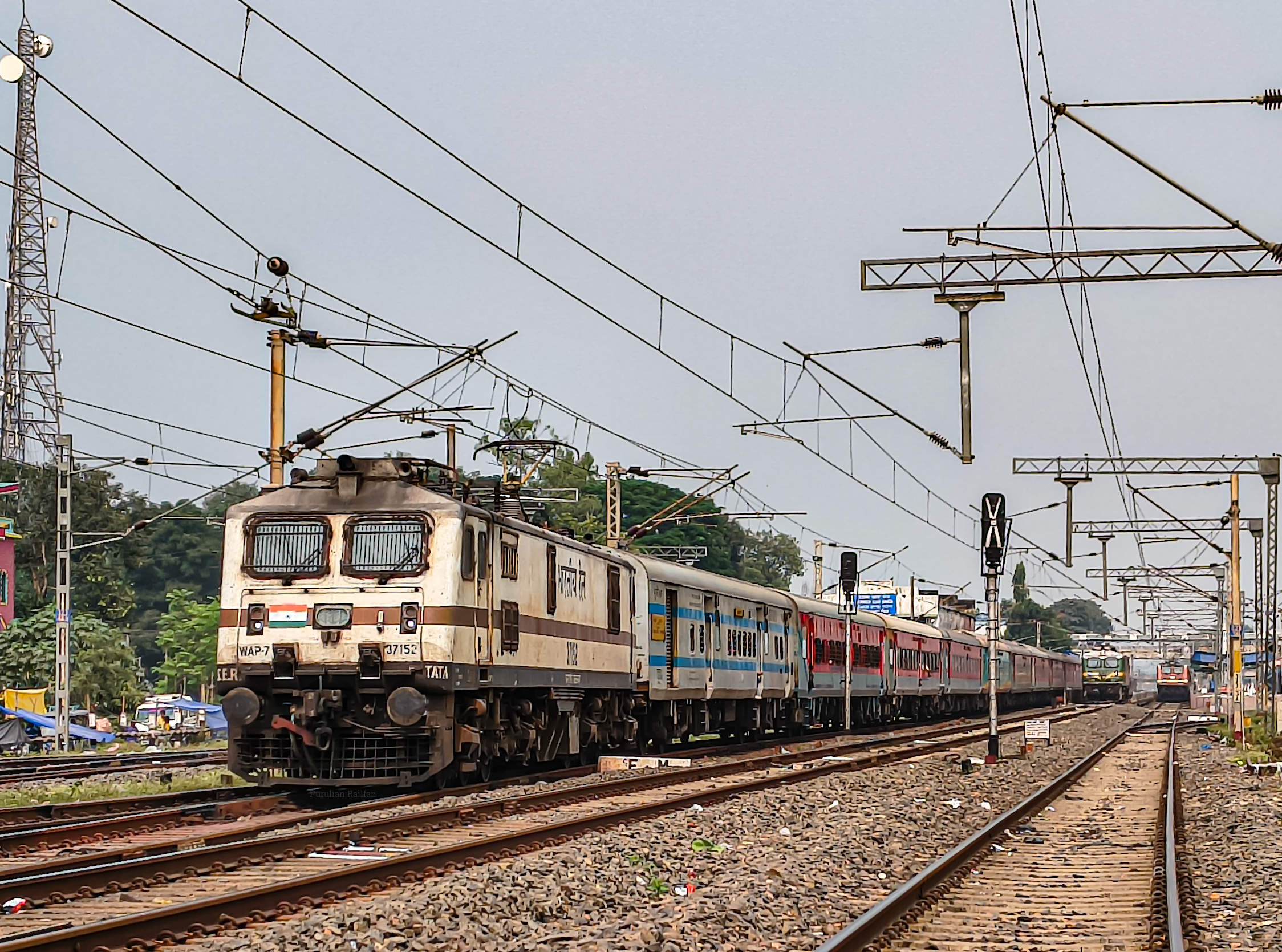 64113 Khurja - Ghaziabad EMU photo 4