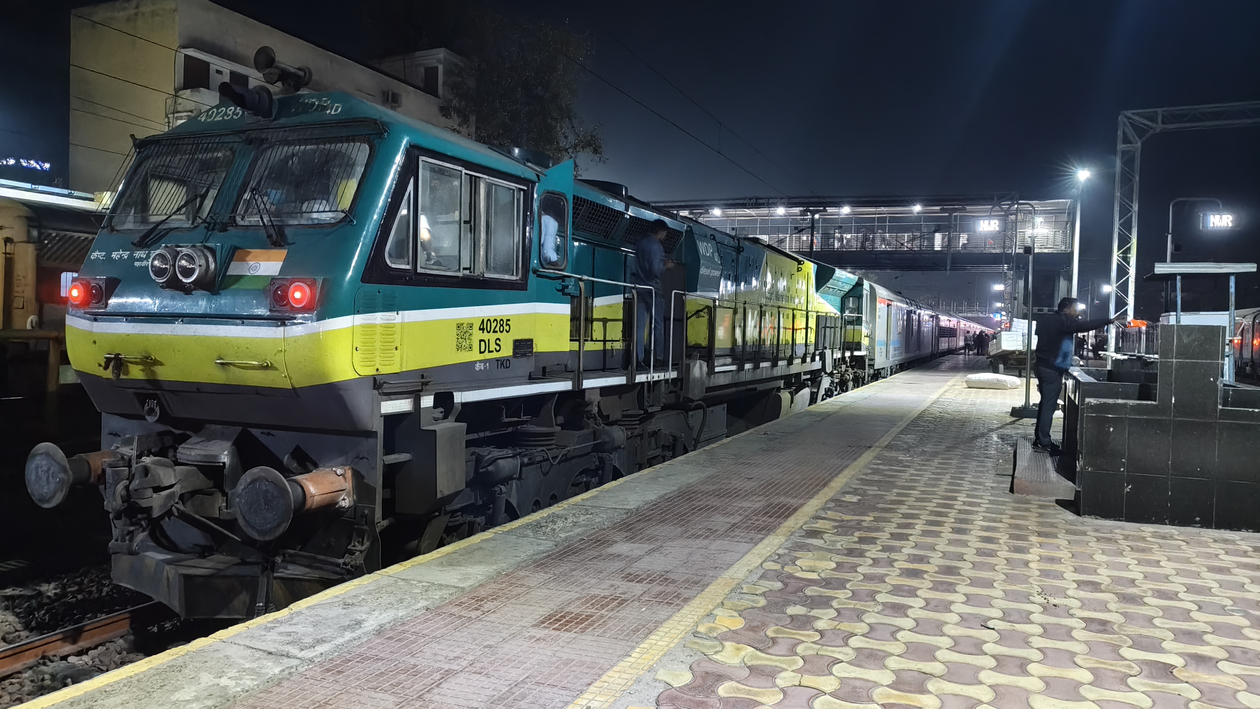 95611 TL43 AC / Mumbai CSMT - Titwala AC Fast Local photo 3