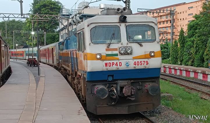 22849 Shalimar - Secunderabad Weekly SF Express photo 3
