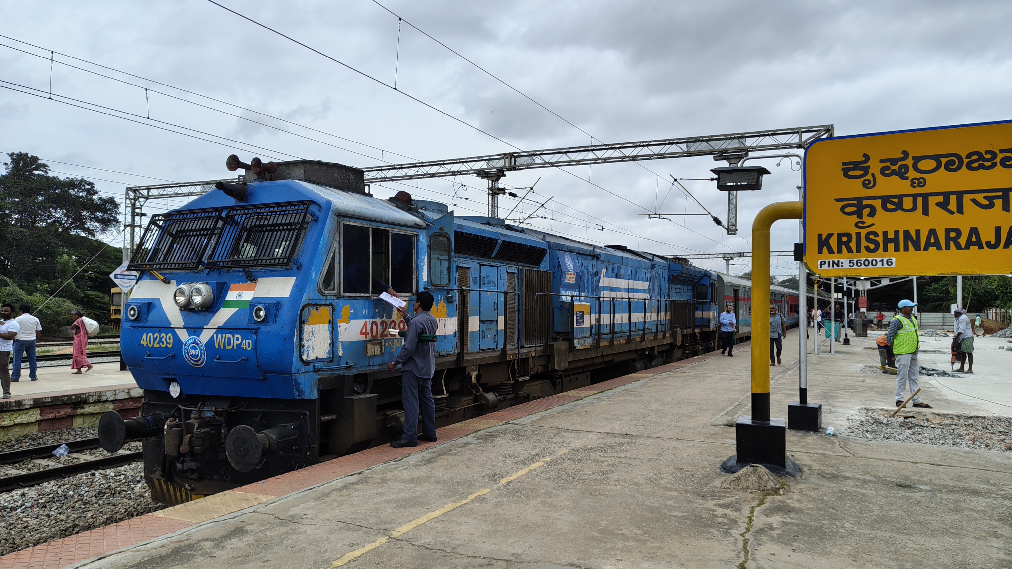 19109 Kota - Deeg MEMU Express photo 3