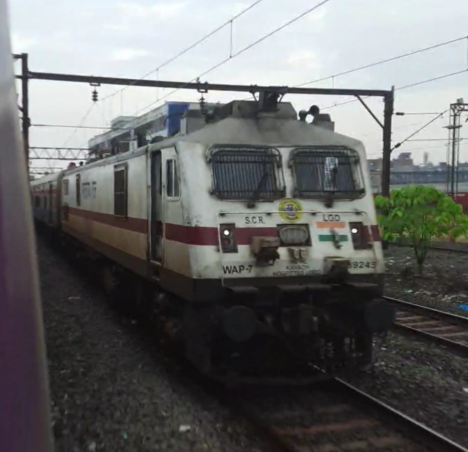 68815 Balharshah - Gondia MEMU photo 5