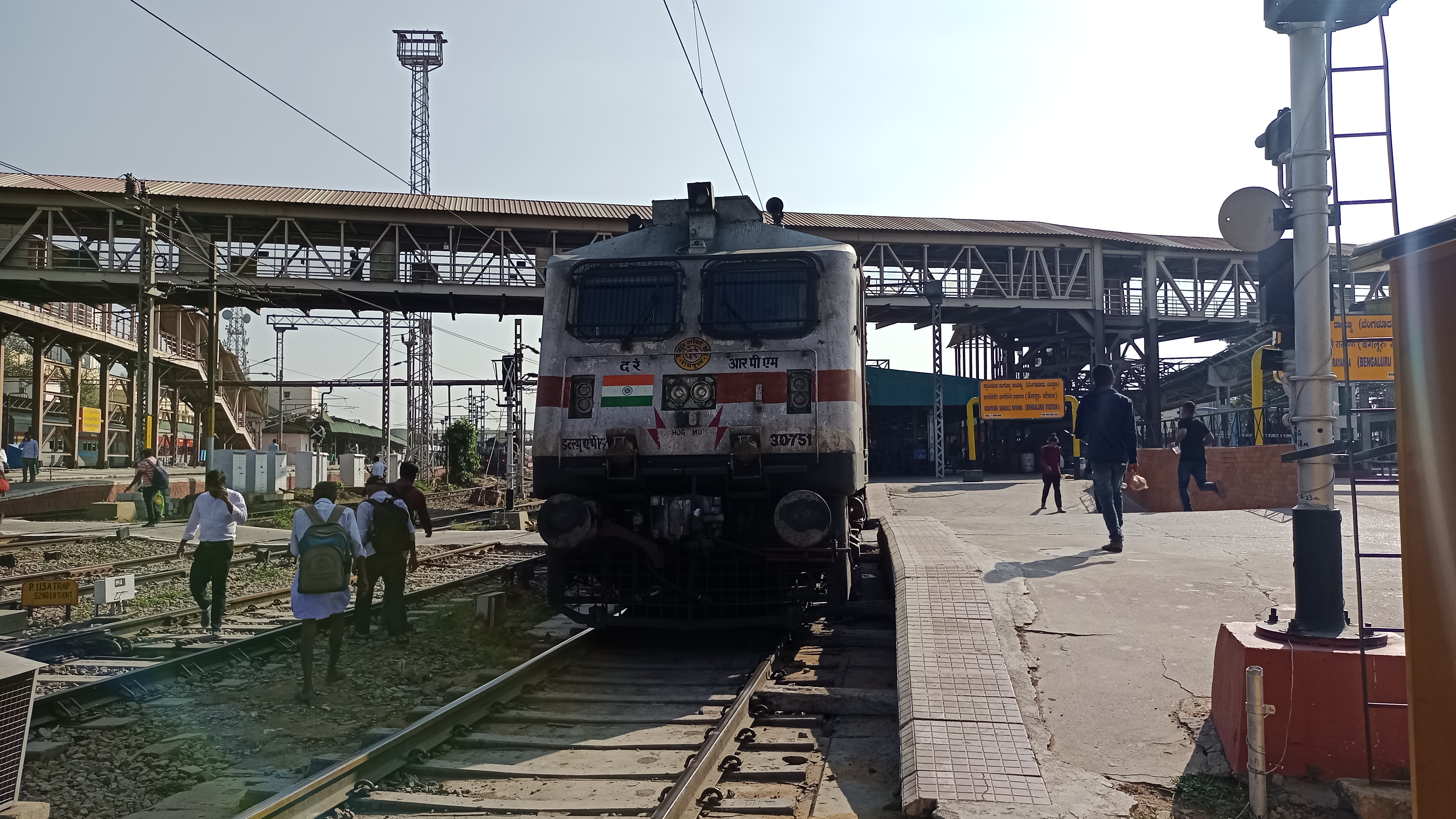 04015 Sitamarhi - Anand Vihar Terminal Special Fare Puja Special photo 2